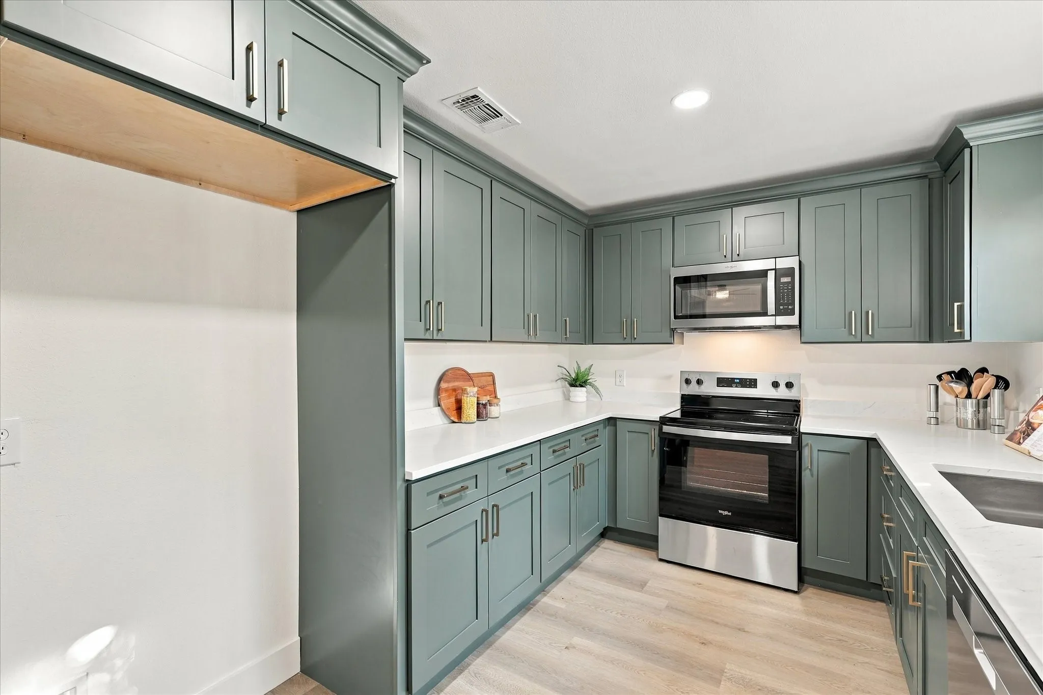 Single Family Residence For Sale in Tarrant County , 904 Dayton Road, Mansfield, Texas 76063, 3 Bedroom, 2 Bathroom, Garage spaces, 1,255 Sqft, built in 1972, mls#21394392, Real Estate Agent in Mansfield, Homes For Sale in Tarrant county, Homes For Sale in Mansfield, Realtor in Mansfield Texas, Real Estate Brokerage Independent Realty Texas, Luminita Cordes Realtor