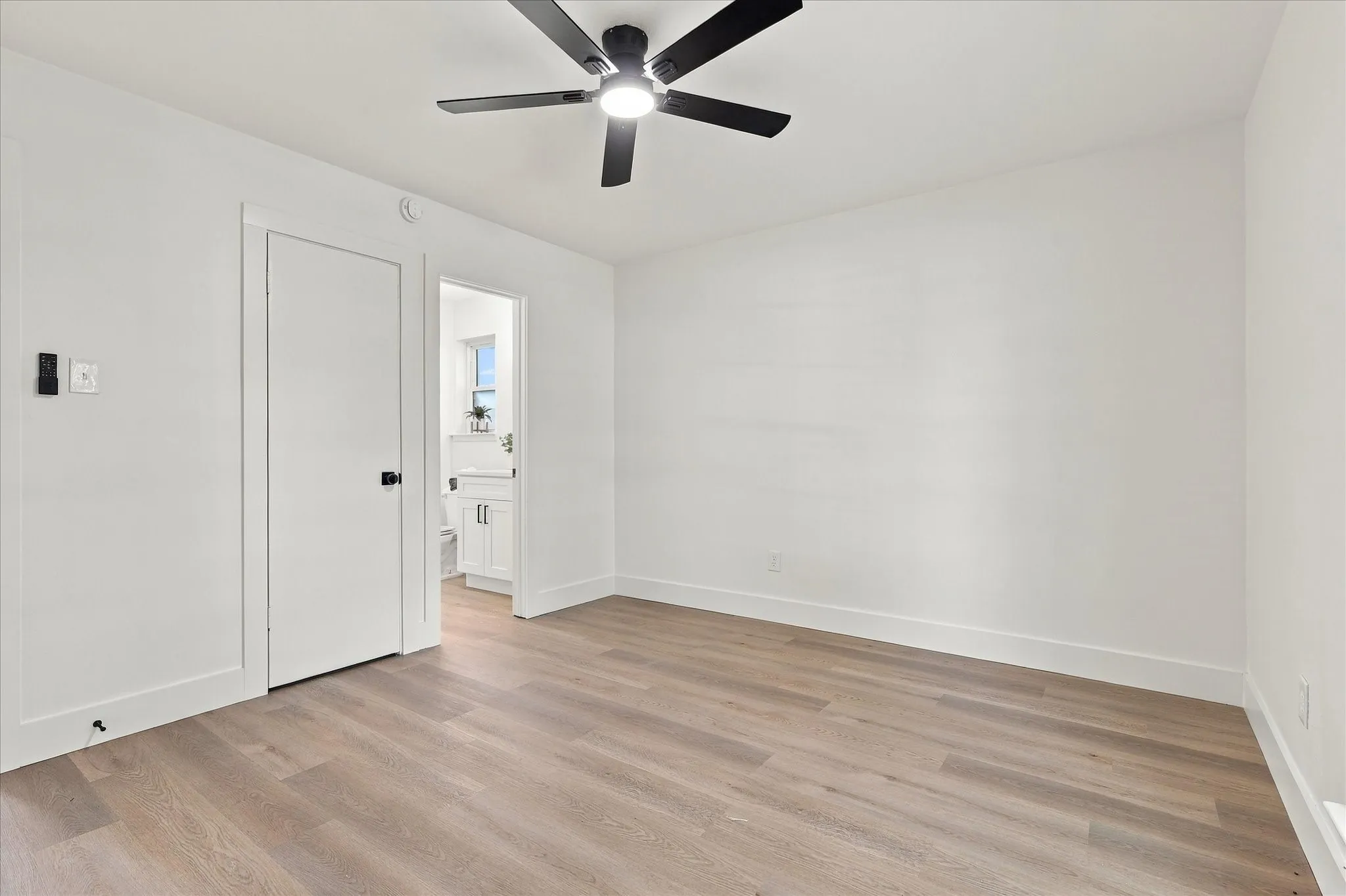 Single Family Residence For Sale in Tarrant County , 904 Dayton Road, Mansfield, Texas 76063, 3 Bedroom, 2 Bathroom, Garage spaces, 1,255 Sqft, built in 1972, mls#21394392, Real Estate Agent in Mansfield, Homes For Sale in Tarrant county, Homes For Sale in Mansfield, Realtor in Mansfield Texas, Real Estate Brokerage Independent Realty Texas, Luminita Cordes Realtor