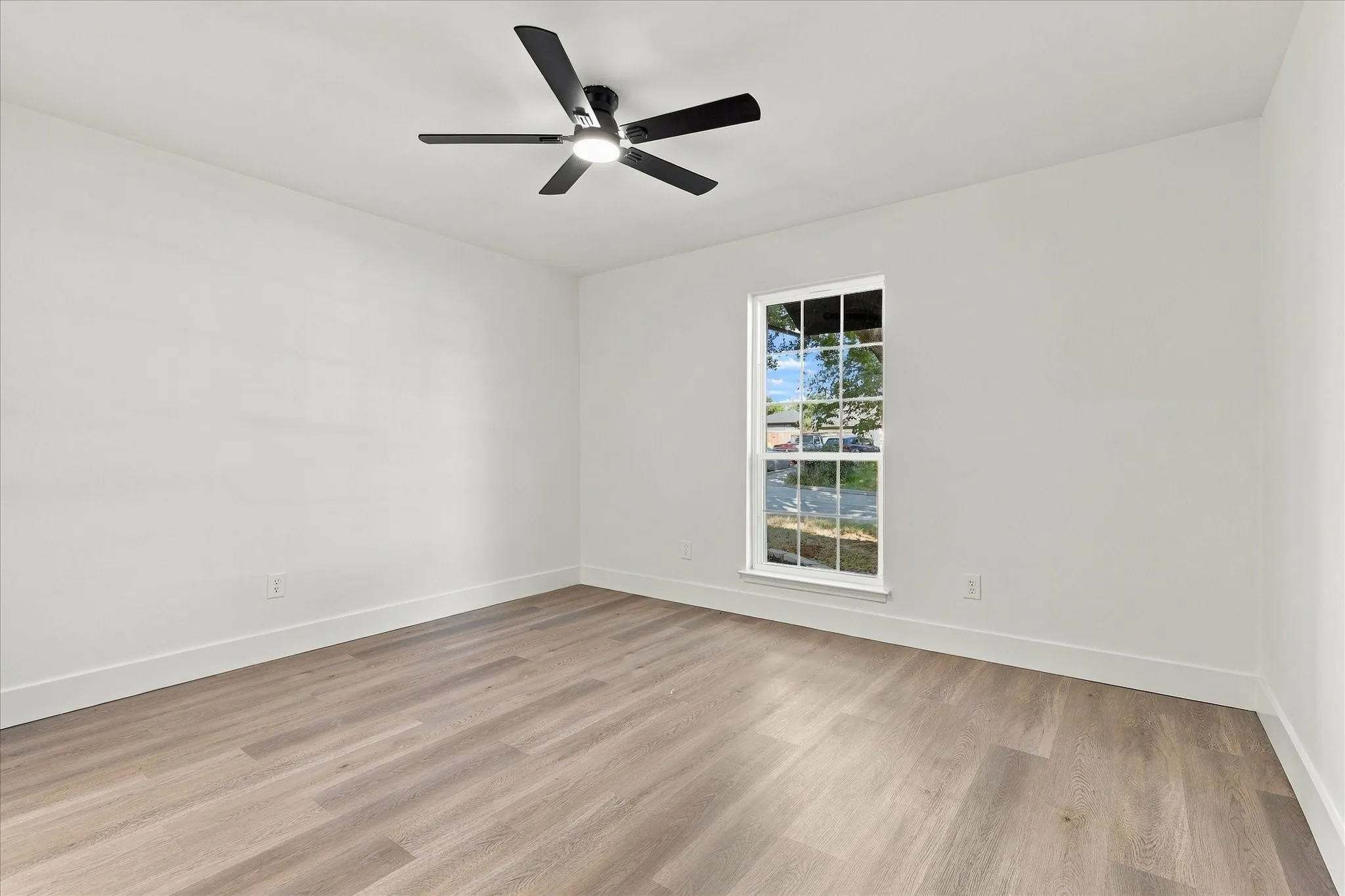Single Family Residence For Sale in Tarrant County , 904 Dayton Road, Mansfield, Texas 76063, 3 Bedroom, 2 Bathroom, Garage spaces, 1,255 Sqft, built in 1972, mls#21394392, Real Estate Agent in Mansfield, Homes For Sale in Tarrant county, Homes For Sale in Mansfield, Realtor in Mansfield Texas, Real Estate Brokerage Independent Realty Texas, Luminita Cordes Realtor