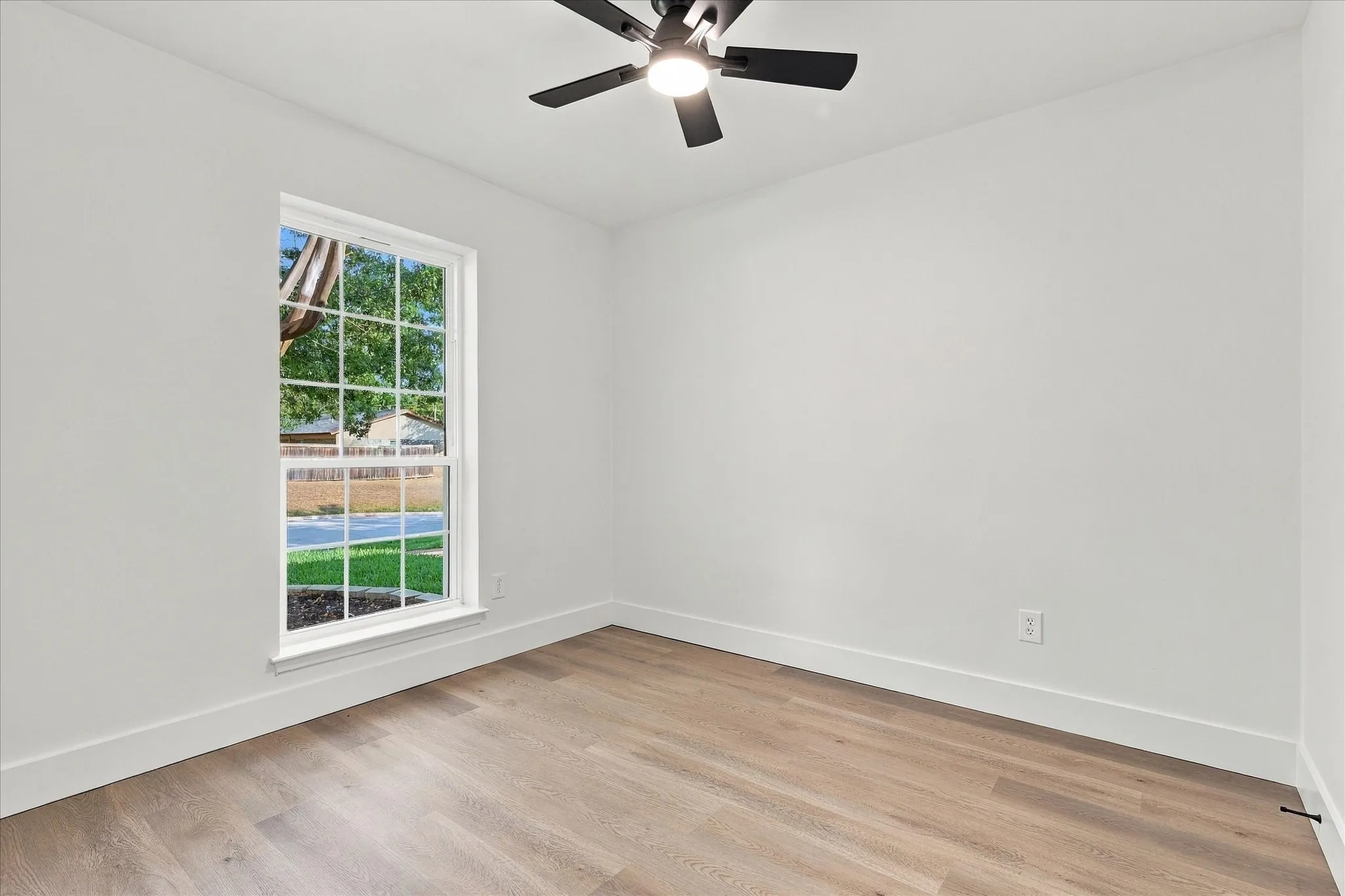 Single Family Residence For Sale in Tarrant County , 904 Dayton Road, Mansfield, Texas 76063, 3 Bedroom, 2 Bathroom, Garage spaces, 1,255 Sqft, built in 1972, mls#21394392, Real Estate Agent in Mansfield, Homes For Sale in Tarrant county, Homes For Sale in Mansfield, Realtor in Mansfield Texas, Real Estate Brokerage Independent Realty Texas, Luminita Cordes Realtor
