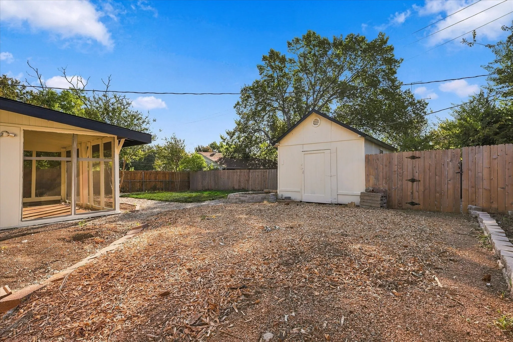 Single Family Residence For Sale in Tarrant County , 904 Dayton Road, Mansfield, Texas 76063, 3 Bedroom, 2 Bathroom, Garage spaces, 1,255 Sqft, built in 1972, mls#21394392, Real Estate Agent in Mansfield, Homes For Sale in Tarrant county, Homes For Sale in Mansfield, Realtor in Mansfield Texas, Real Estate Brokerage Independent Realty Texas, Luminita Cordes Realtor