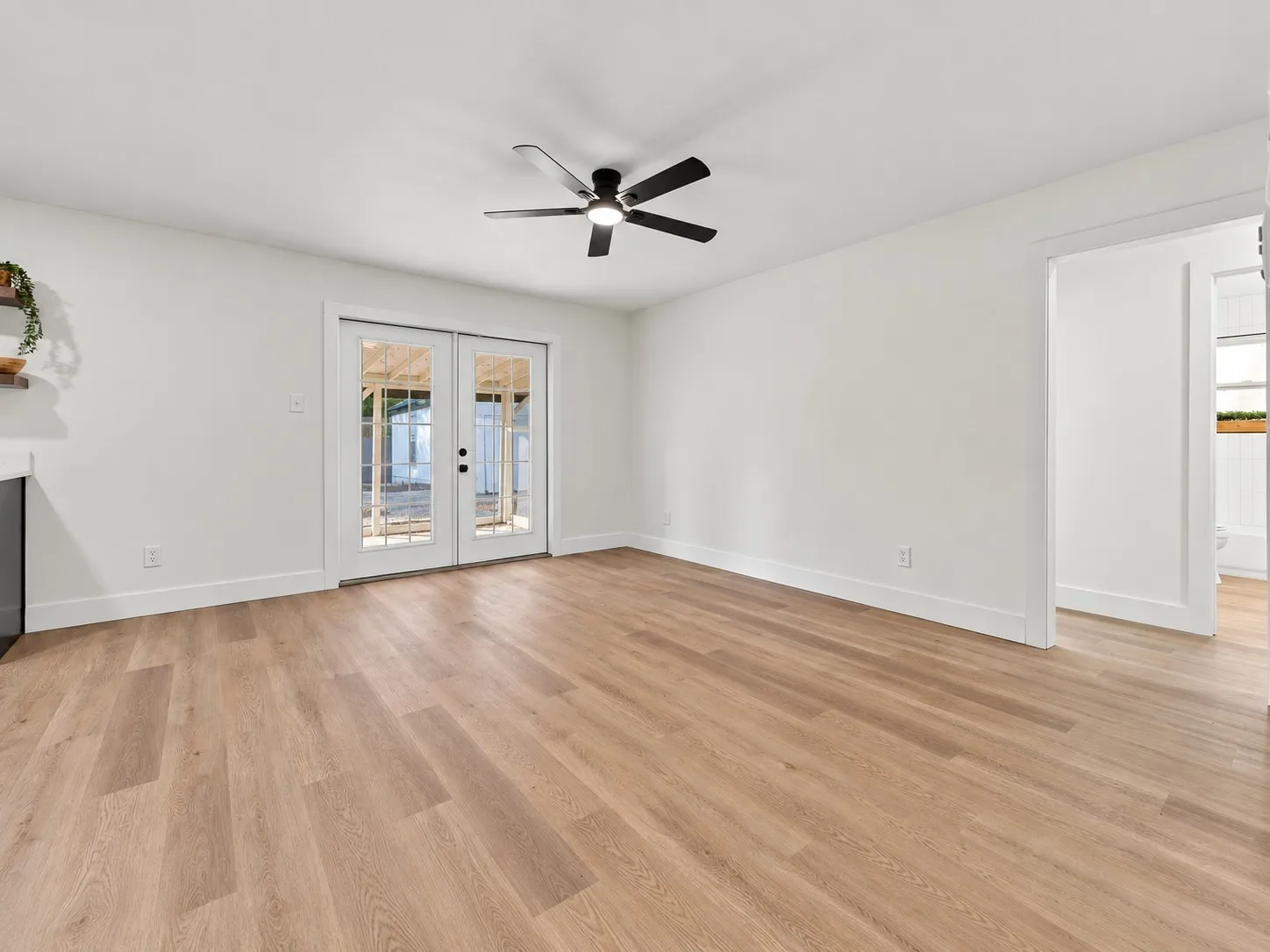 Single Family Residence For Sale in Tarrant County , 904 Dayton Road, Mansfield, Texas 76063, 3 Bedroom, 2 Bathroom, Garage spaces, 1,255 Sqft, built in 1972, mls#21394392, Real Estate Agent in Mansfield, Homes For Sale in Tarrant county, Homes For Sale in Mansfield, Realtor in Mansfield Texas, Real Estate Brokerage Independent Realty Texas, Luminita Cordes Realtor
