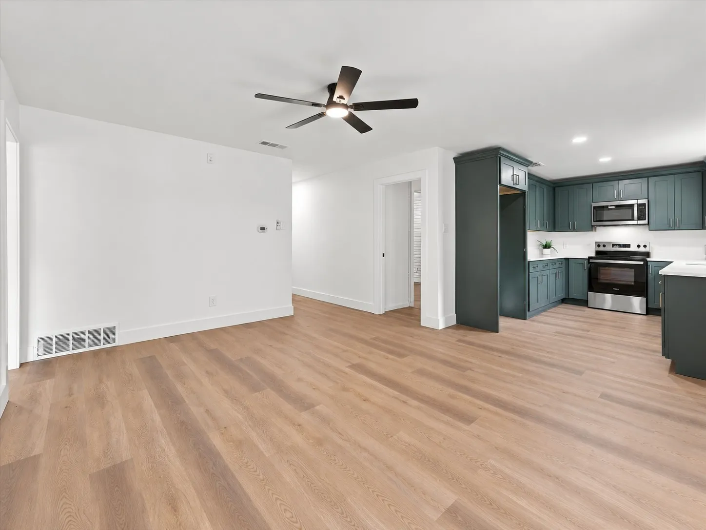 Single Family Residence For Sale in Tarrant County , 904 Dayton Road, Mansfield, Texas 76063, 3 Bedroom, 2 Bathroom, Garage spaces, 1,255 Sqft, built in 1972, mls#21394392, Real Estate Agent in Mansfield, Homes For Sale in Tarrant county, Homes For Sale in Mansfield, Realtor in Mansfield Texas, Real Estate Brokerage Independent Realty Texas, Luminita Cordes Realtor