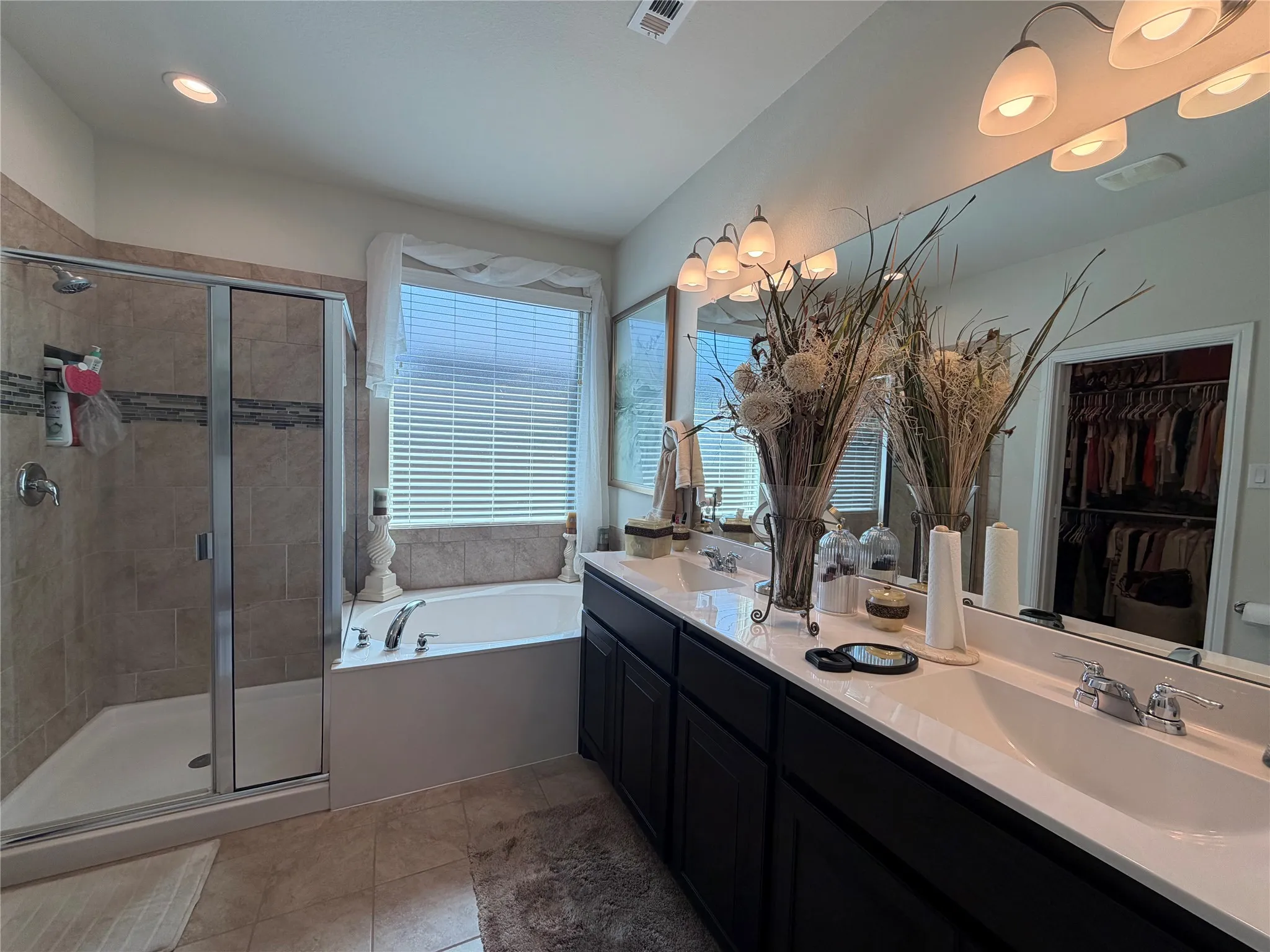 Single Family Residence For Sale in Tarrant County , 925 Meadow Scape Drive, Fort Worth, Texas 76028, 3 Bedroom, 2 Bathroom, 2 Garage spaces, 1,768 Sqft, built in 2018, mls#21396814, Real Estate Agent in Fort Worth, Homes For Sale in Tarrant county, Homes For Sale in Fort Worth, Realtor in Fort Worth Texas, Real Estate Brokerage Independent Realty Texas, Luminita Cordes Realtor