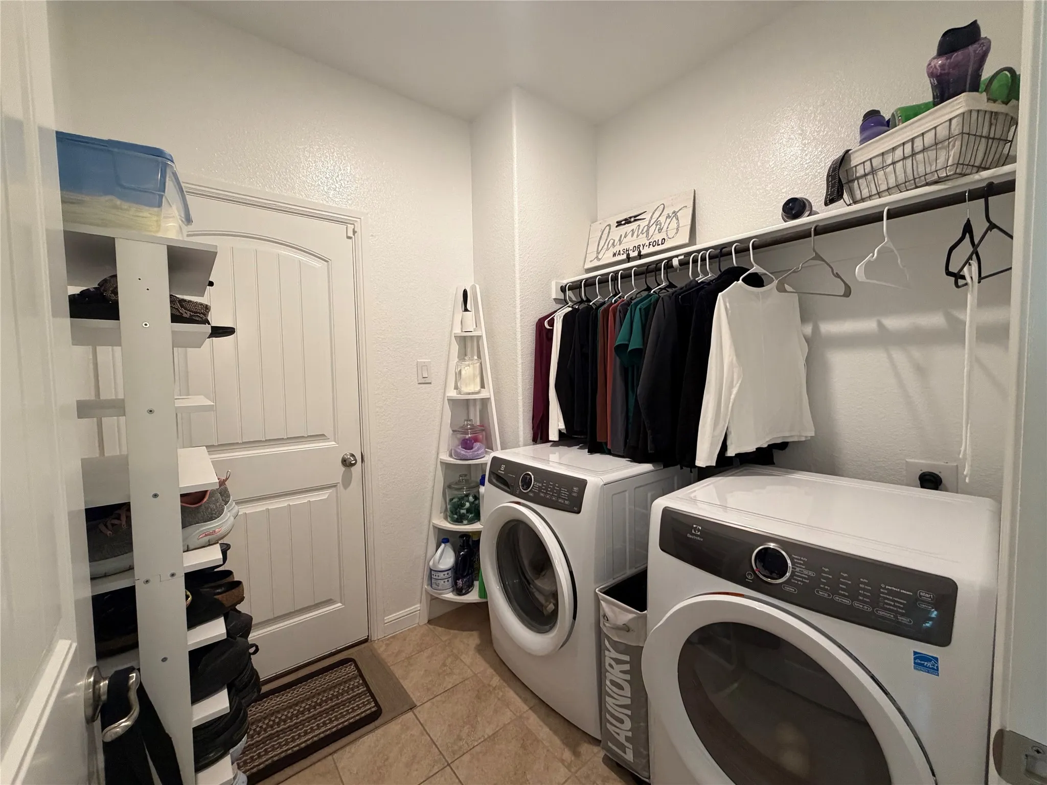 Single Family Residence For Sale in Tarrant County , 925 Meadow Scape Drive, Fort Worth, Texas 76028, 3 Bedroom, 2 Bathroom, 2 Garage spaces, 1,768 Sqft, built in 2018, mls#21396814, Real Estate Agent in Fort Worth, Homes For Sale in Tarrant county, Homes For Sale in Fort Worth, Realtor in Fort Worth Texas, Real Estate Brokerage Independent Realty Texas, Luminita Cordes Realtor