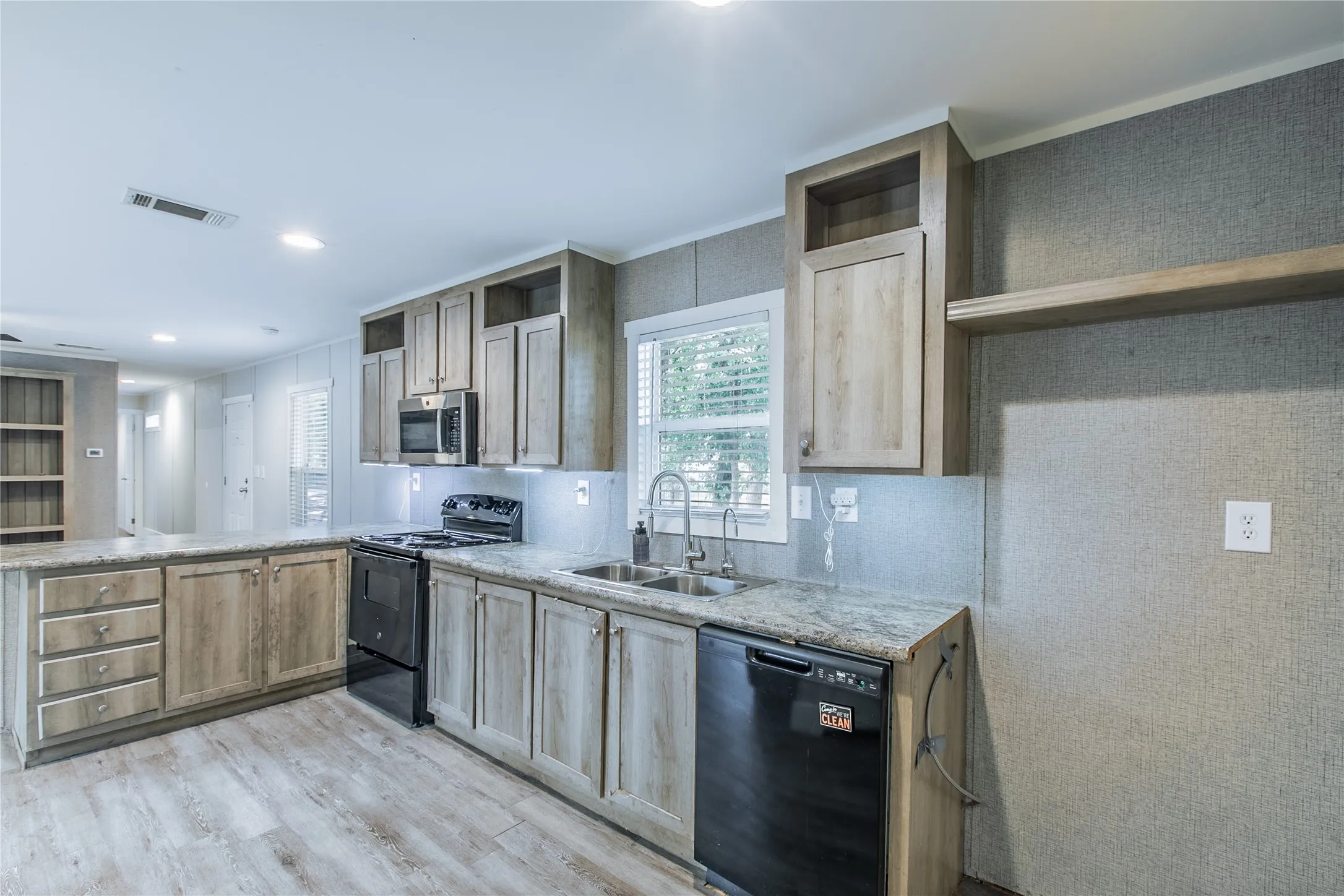 Manufactured Home For Sale in Hood County , 6612 Timberhaven Court, Granbury, Texas 76049, 3 Bedroom, 2 Bathroom, Garage spaces, 1,140 Sqft, built in 2021, mls#21394533, Real Estate Agent in Granbury, Homes For Sale in Hood county, Homes For Sale in Granbury, Realtor in Granbury Texas, Real Estate Brokerage Independent Realty Texas, Luminita Cordes Realtor