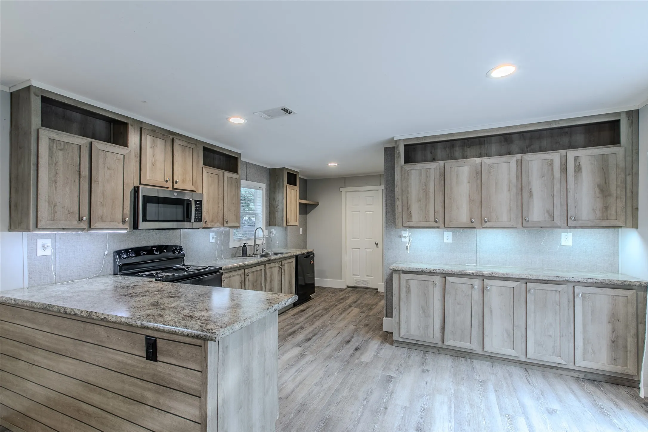 Manufactured Home For Sale in Hood County , 6612 Timberhaven Court, Granbury, Texas 76049, 3 Bedroom, 2 Bathroom, Garage spaces, 1,140 Sqft, built in 2021, mls#21394533, Real Estate Agent in Granbury, Homes For Sale in Hood county, Homes For Sale in Granbury, Realtor in Granbury Texas, Real Estate Brokerage Independent Realty Texas, Luminita Cordes Realtor