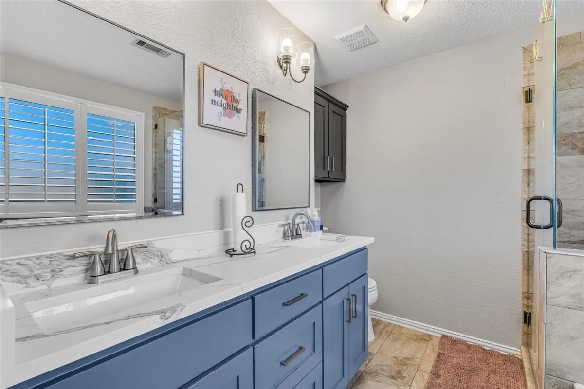 Single Family Residence For Sale in Tarrant County , 4600 Valleyview Drive, Mansfield, Texas 76063, 4 Bedroom, 3 Bathroom, 3 Garage spaces, 2,445 Sqft, built in 2003, mls#21396815, Real Estate Agent in Mansfield, Homes For Sale in Tarrant county, Homes For Sale in Mansfield, Realtor in Mansfield Texas, Real Estate Brokerage Independent Realty Texas, Luminita Cordes Realtor