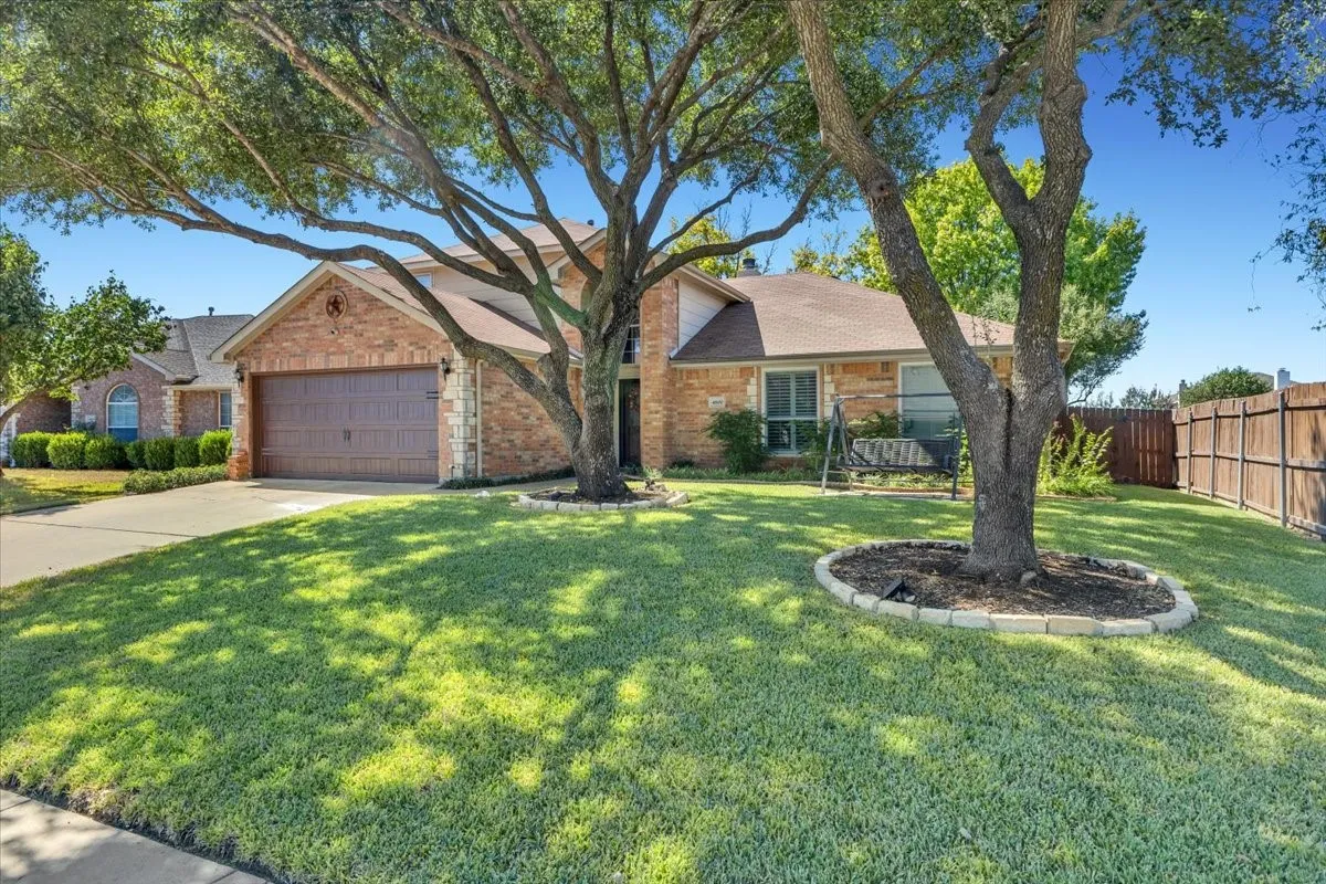 Single Family Residence For Sale in Tarrant County , 4600 Valleyview Drive, Mansfield, Texas 76063, 4 Bedroom, 3 Bathroom, 3 Garage spaces, 2,445 Sqft, built in 2003, mls#21396815, Real Estate Agent in Mansfield, Homes For Sale in Tarrant county, Homes For Sale in Mansfield, Realtor in Mansfield Texas, Real Estate Brokerage Independent Realty Texas, Luminita Cordes Realtor