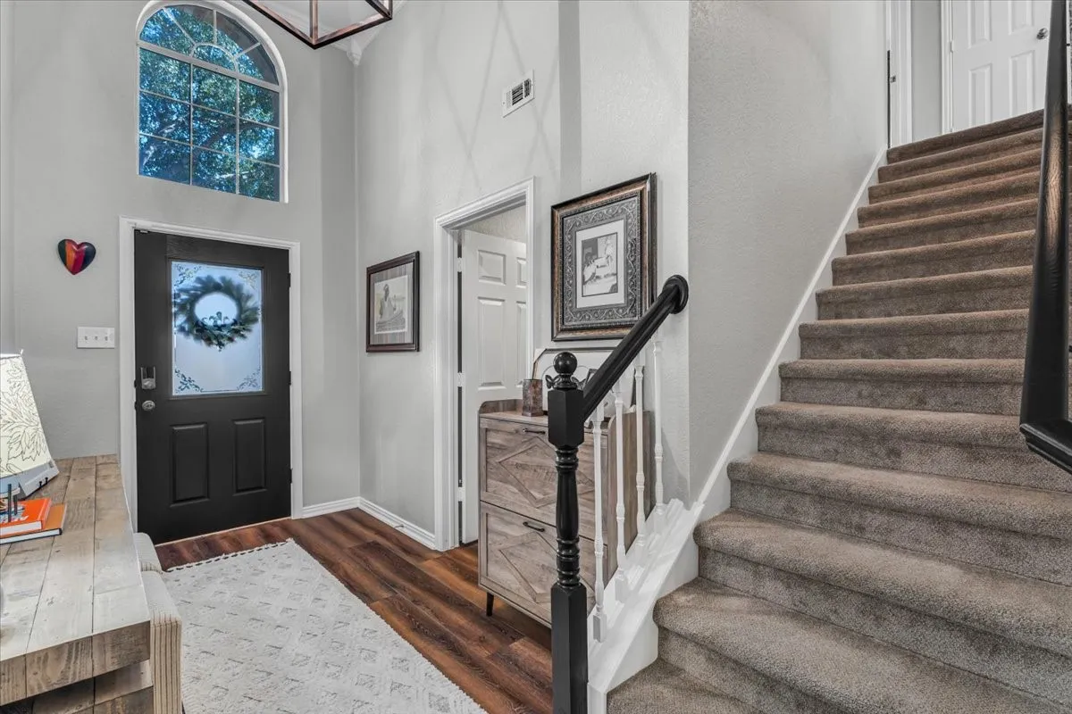 Single Family Residence For Sale in Tarrant County , 4600 Valleyview Drive, Mansfield, Texas 76063, 4 Bedroom, 3 Bathroom, 3 Garage spaces, 2,445 Sqft, built in 2003, mls#21396815, Real Estate Agent in Mansfield, Homes For Sale in Tarrant county, Homes For Sale in Mansfield, Realtor in Mansfield Texas, Real Estate Brokerage Independent Realty Texas, Luminita Cordes Realtor