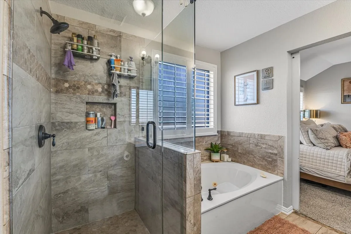 Single Family Residence For Sale in Tarrant County , 4600 Valleyview Drive, Mansfield, Texas 76063, 4 Bedroom, 3 Bathroom, 3 Garage spaces, 2,445 Sqft, built in 2003, mls#21396815, Real Estate Agent in Mansfield, Homes For Sale in Tarrant county, Homes For Sale in Mansfield, Realtor in Mansfield Texas, Real Estate Brokerage Independent Realty Texas, Luminita Cordes Realtor