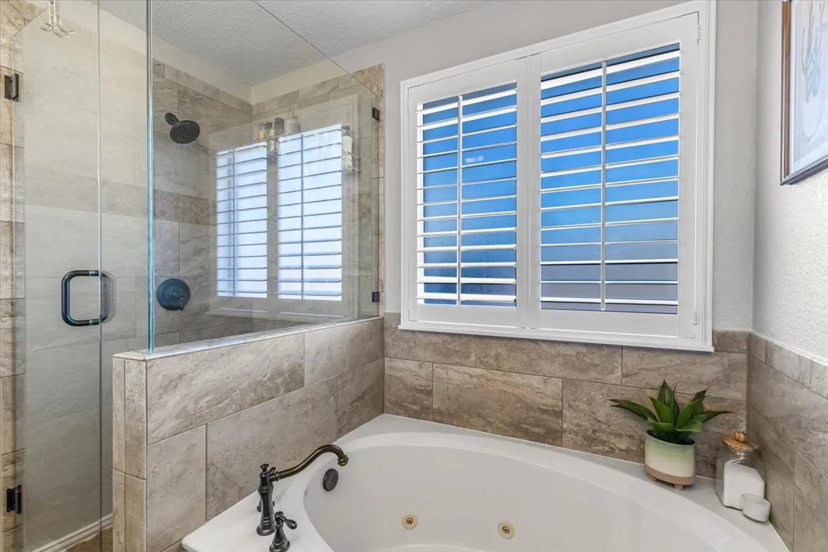Single Family Residence For Sale in Tarrant County , 4600 Valleyview Drive, Mansfield, Texas 76063, 4 Bedroom, 3 Bathroom, 3 Garage spaces, 2,445 Sqft, built in 2003, mls#21396815, Real Estate Agent in Mansfield, Homes For Sale in Tarrant county, Homes For Sale in Mansfield, Realtor in Mansfield Texas, Real Estate Brokerage Independent Realty Texas, Luminita Cordes Realtor