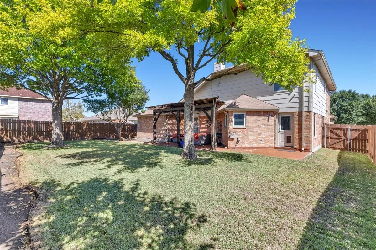 Single Family Residence For Sale in Tarrant County , 4600 Valleyview Drive, Mansfield, Texas 76063, 4 Bedroom, 3 Bathroom, 3 Garage spaces, 2,445 Sqft, built in 2003, mls#21396815, Real Estate Agent in Mansfield, Homes For Sale in Tarrant county, Homes For Sale in Mansfield, Realtor in Mansfield Texas, Real Estate Brokerage Independent Realty Texas, Luminita Cordes Realtor