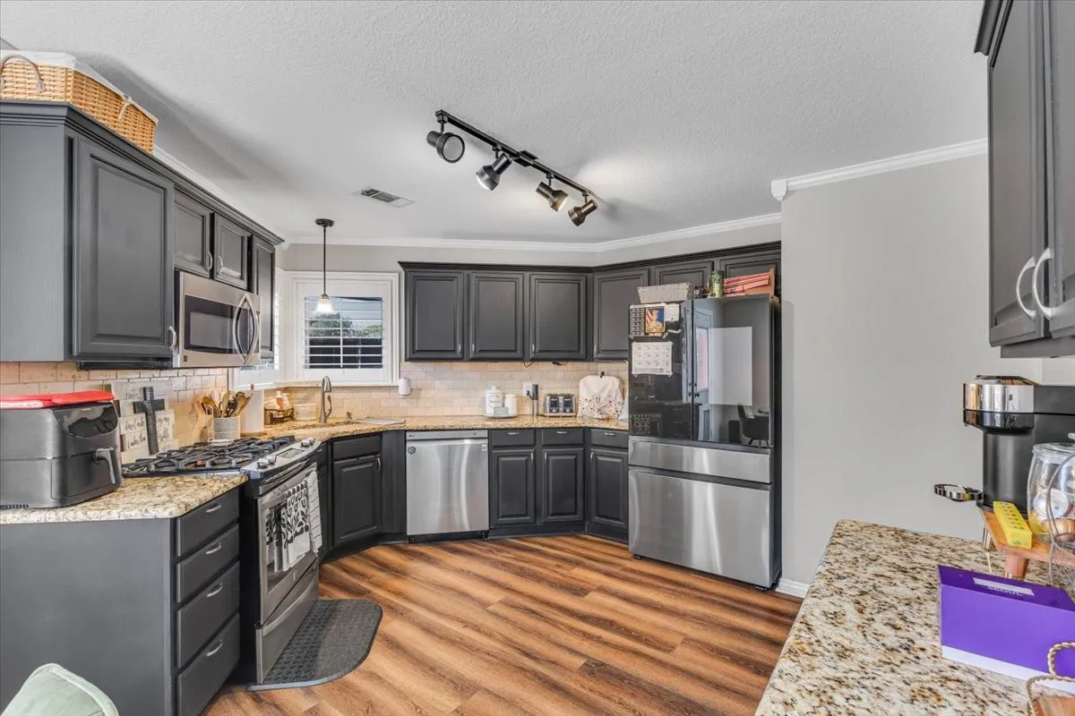 Single Family Residence For Sale in Tarrant County , 4600 Valleyview Drive, Mansfield, Texas 76063, 4 Bedroom, 3 Bathroom, 3 Garage spaces, 2,445 Sqft, built in 2003, mls#21396815, Real Estate Agent in Mansfield, Homes For Sale in Tarrant county, Homes For Sale in Mansfield, Realtor in Mansfield Texas, Real Estate Brokerage Independent Realty Texas, Luminita Cordes Realtor