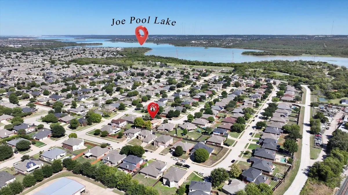 Single Family Residence For Sale in Tarrant County , 4600 Valleyview Drive, Mansfield, Texas 76063, 4 Bedroom, 3 Bathroom, 3 Garage spaces, 2,445 Sqft, built in 2003, mls#21396815, Real Estate Agent in Mansfield, Homes For Sale in Tarrant county, Homes For Sale in Mansfield, Realtor in Mansfield Texas, Real Estate Brokerage Independent Realty Texas, Luminita Cordes Realtor