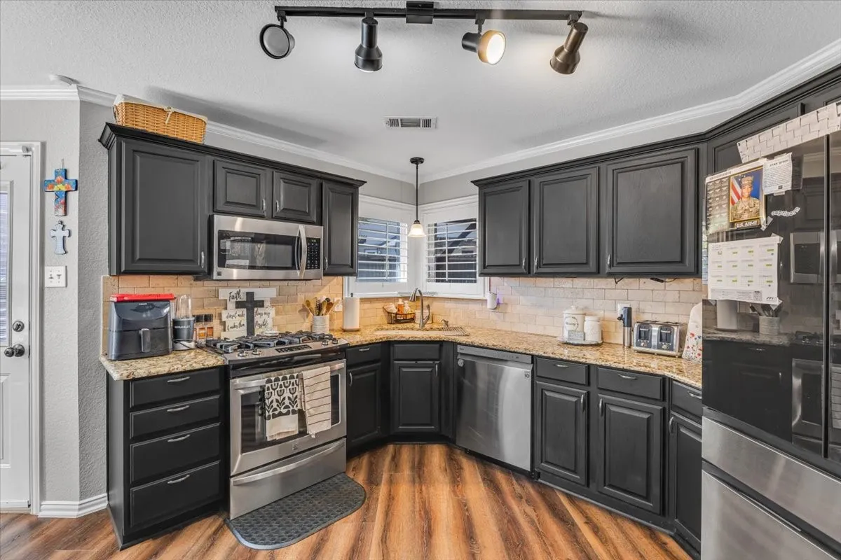 Single Family Residence For Sale in Tarrant County , 4600 Valleyview Drive, Mansfield, Texas 76063, 4 Bedroom, 3 Bathroom, 3 Garage spaces, 2,445 Sqft, built in 2003, mls#21396815, Real Estate Agent in Mansfield, Homes For Sale in Tarrant county, Homes For Sale in Mansfield, Realtor in Mansfield Texas, Real Estate Brokerage Independent Realty Texas, Luminita Cordes Realtor