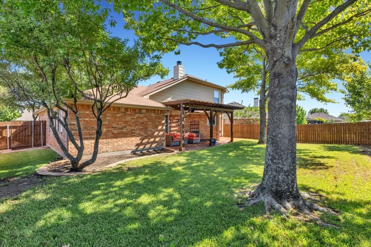 Single Family Residence For Sale in Tarrant County , 4600 Valleyview Drive, Mansfield, Texas 76063, 4 Bedroom, 3 Bathroom, 3 Garage spaces, 2,445 Sqft, built in 2003, mls#21396815, Real Estate Agent in Mansfield, Homes For Sale in Tarrant county, Homes For Sale in Mansfield, Realtor in Mansfield Texas, Real Estate Brokerage Independent Realty Texas, Luminita Cordes Realtor