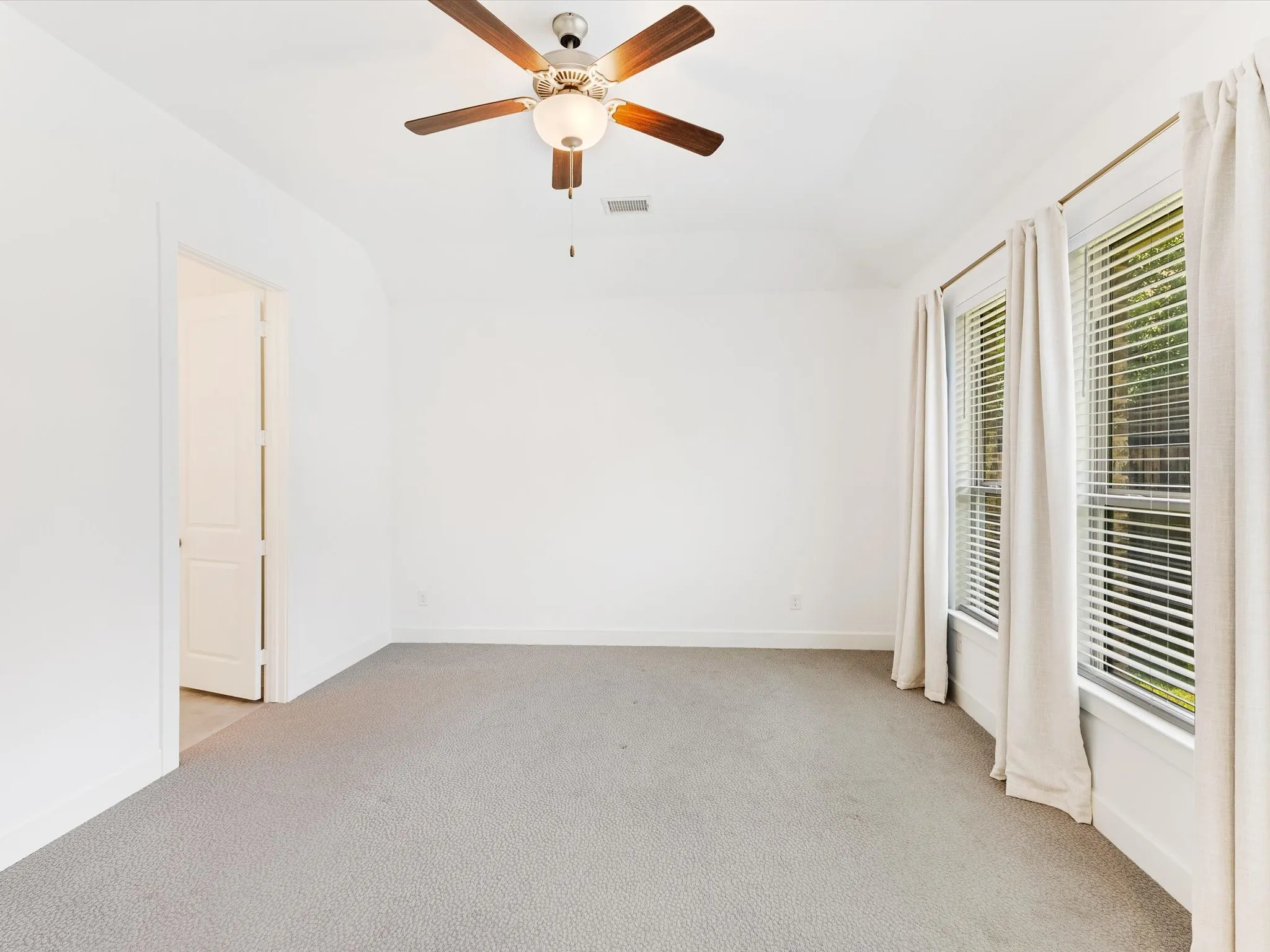 Single Family Residence For Rent in Denton County , 2256 Briar Ridge Trail, Carrollton, Texas 75010, 3 Bedroom, 2 Bathroom, 2 Garage spaces, 1,850 Sqft, built in 2019, mls#21395677, Real Estate Agent in Carrollton, Homes For Rent in Denton county, Homes For Rent in Carrollton, Realtor in Carrollton Texas, Real Estate Brokerage Independent Realty Texas, Luminita Cordes Realtor