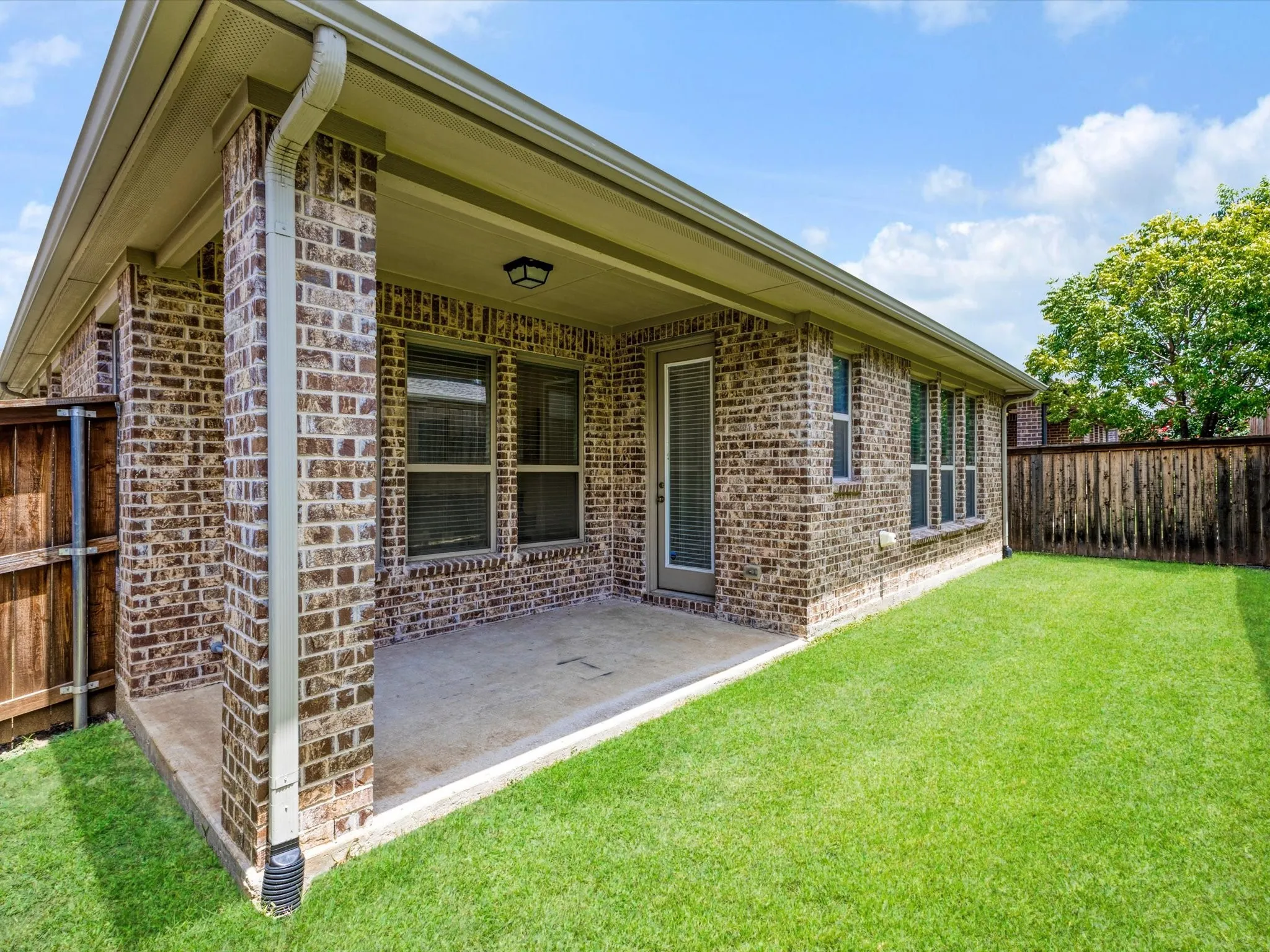 Single Family Residence For Rent in Denton County , 2256 Briar Ridge Trail, Carrollton, Texas 75010, 3 Bedroom, 2 Bathroom, 2 Garage spaces, 1,850 Sqft, built in 2019, mls#21395677, Real Estate Agent in Carrollton, Homes For Rent in Denton county, Homes For Rent in Carrollton, Realtor in Carrollton Texas, Real Estate Brokerage Independent Realty Texas, Luminita Cordes Realtor