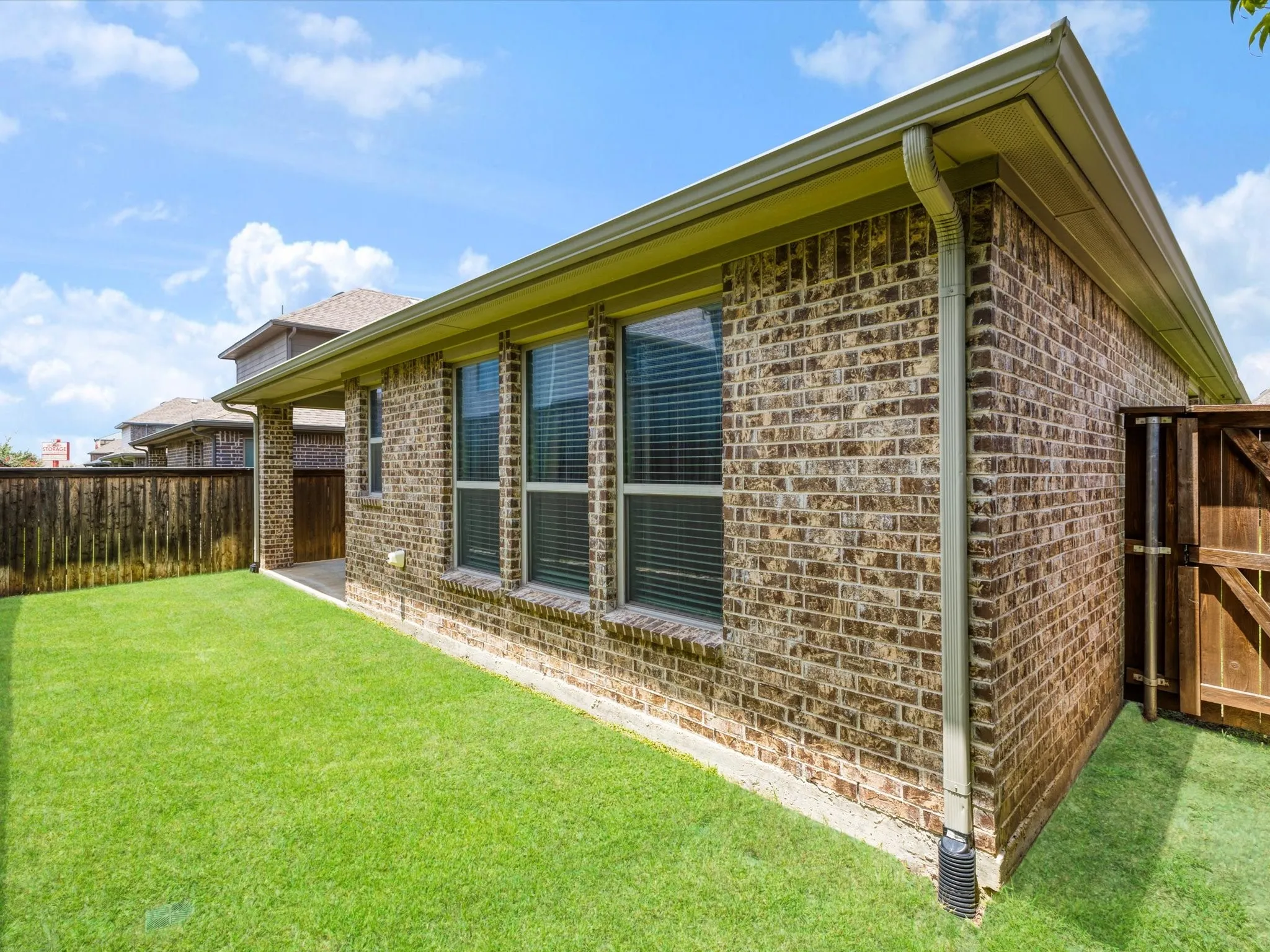 Single Family Residence For Rent in Denton County , 2256 Briar Ridge Trail, Carrollton, Texas 75010, 3 Bedroom, 2 Bathroom, 2 Garage spaces, 1,850 Sqft, built in 2019, mls#21395677, Real Estate Agent in Carrollton, Homes For Rent in Denton county, Homes For Rent in Carrollton, Realtor in Carrollton Texas, Real Estate Brokerage Independent Realty Texas, Luminita Cordes Realtor