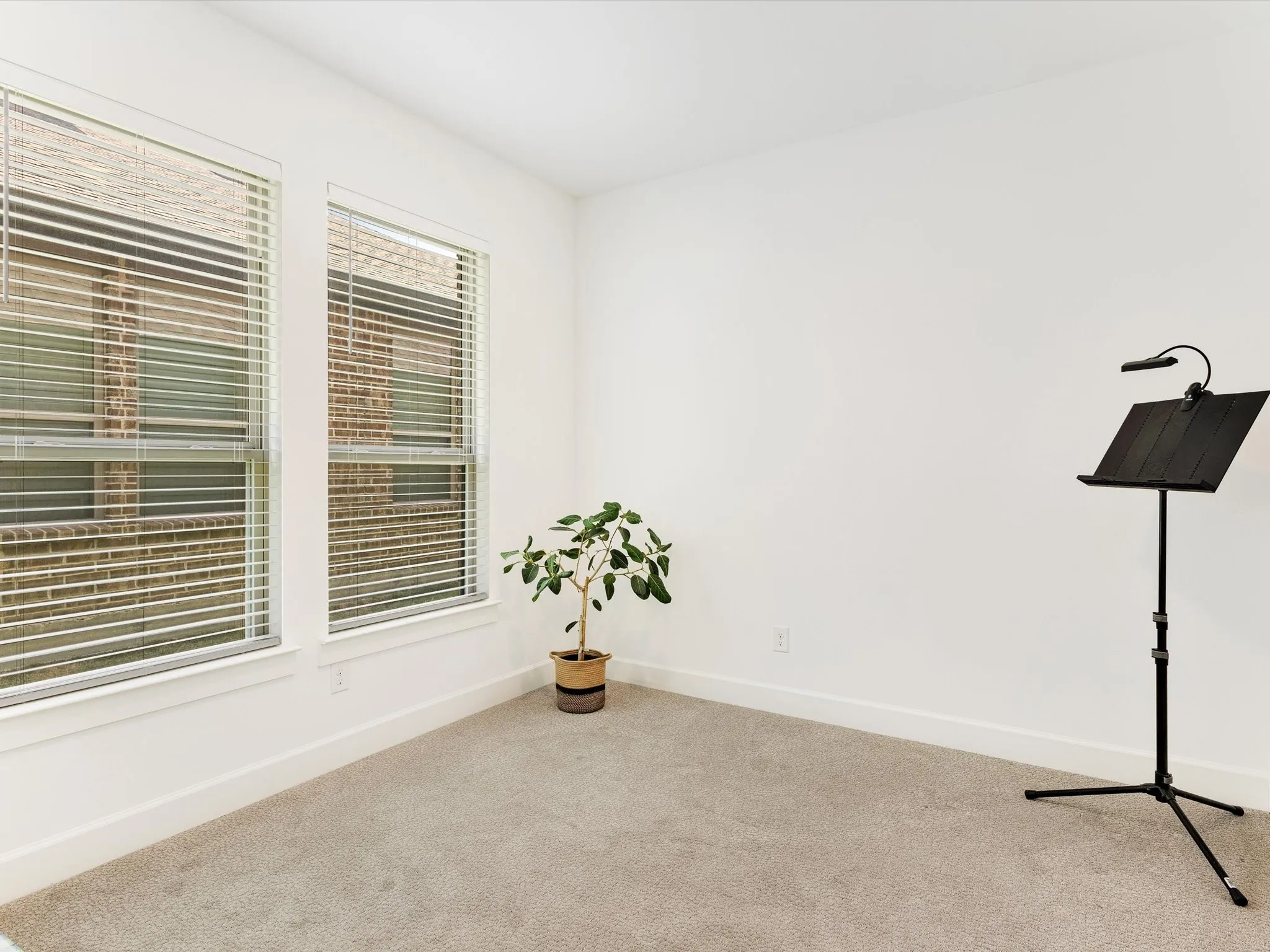 Single Family Residence For Rent in Denton County , 2256 Briar Ridge Trail, Carrollton, Texas 75010, 3 Bedroom, 2 Bathroom, 2 Garage spaces, 1,850 Sqft, built in 2019, mls#21395677, Real Estate Agent in Carrollton, Homes For Rent in Denton county, Homes For Rent in Carrollton, Realtor in Carrollton Texas, Real Estate Brokerage Independent Realty Texas, Luminita Cordes Realtor