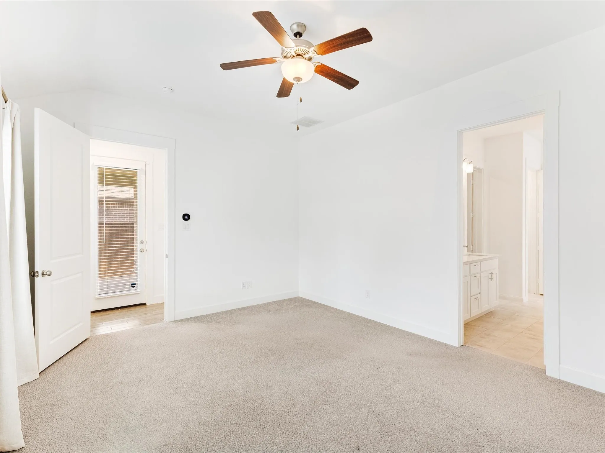 Single Family Residence For Rent in Denton County , 2256 Briar Ridge Trail, Carrollton, Texas 75010, 3 Bedroom, 2 Bathroom, 2 Garage spaces, 1,850 Sqft, built in 2019, mls#21395677, Real Estate Agent in Carrollton, Homes For Rent in Denton county, Homes For Rent in Carrollton, Realtor in Carrollton Texas, Real Estate Brokerage Independent Realty Texas, Luminita Cordes Realtor