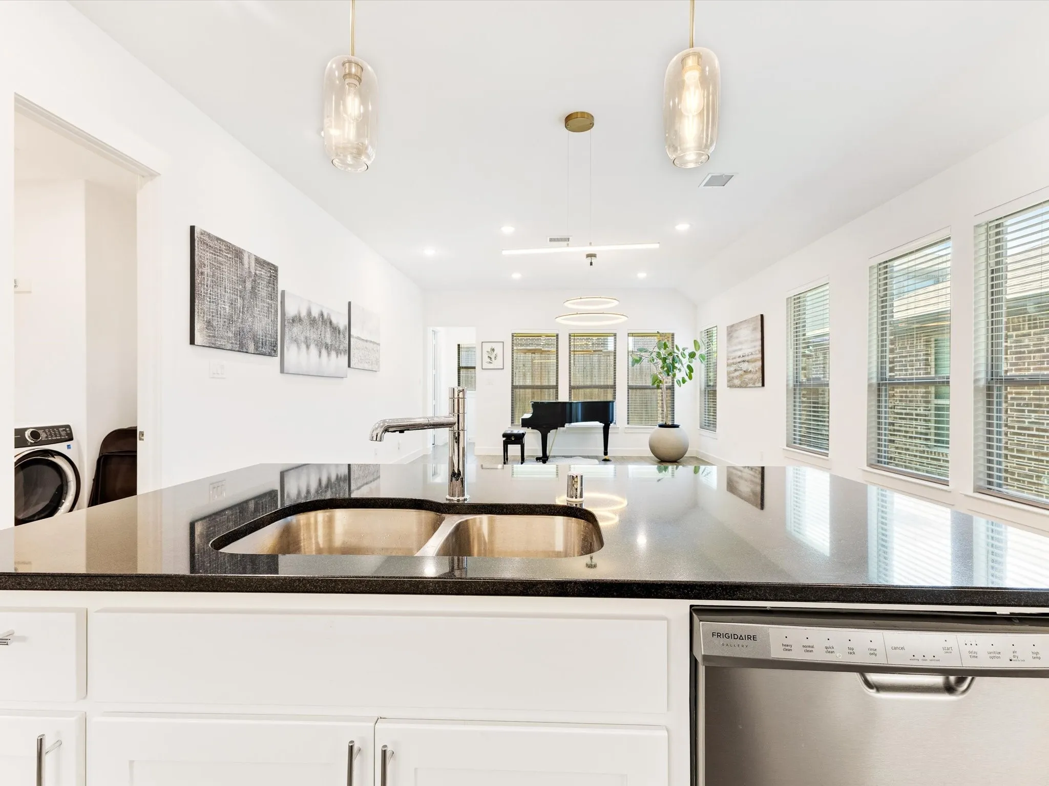Single Family Residence For Rent in Denton County , 2256 Briar Ridge Trail, Carrollton, Texas 75010, 3 Bedroom, 2 Bathroom, 2 Garage spaces, 1,850 Sqft, built in 2019, mls#21395677, Real Estate Agent in Carrollton, Homes For Rent in Denton county, Homes For Rent in Carrollton, Realtor in Carrollton Texas, Real Estate Brokerage Independent Realty Texas, Luminita Cordes Realtor