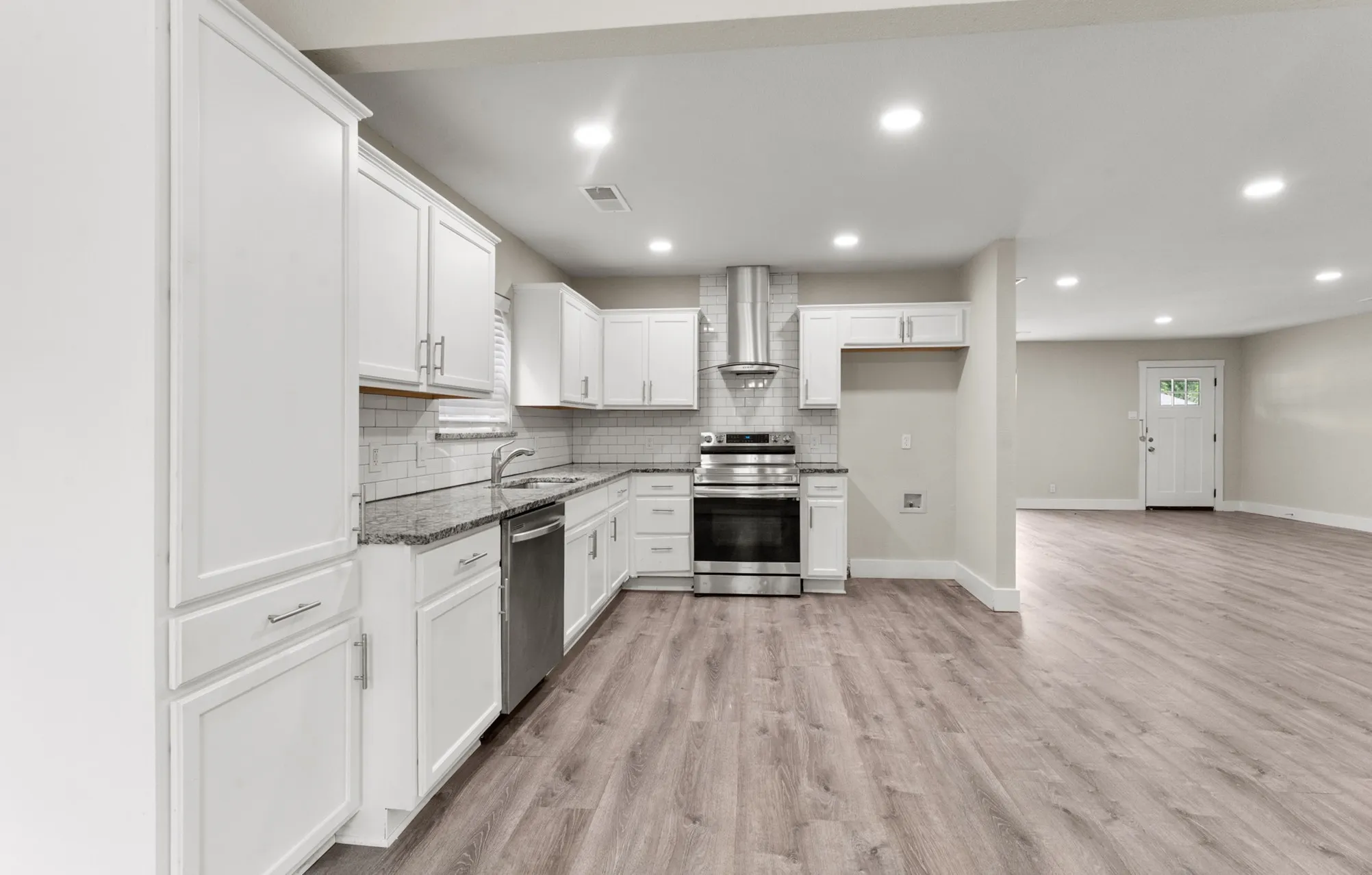 Single Family Residence For Sale in Dallas County , 512 Cedar Drive, Garland, Texas 75040, 3 Bedroom, 2 Bathroom, Garage spaces, 1,431 Sqft, built in 1950, mls#21396816, Real Estate Agent in Garland, Homes For Sale in Dallas county, Homes For Sale in Garland, Realtor in Garland Texas, Real Estate Brokerage Independent Realty Texas, Luminita Cordes Realtor