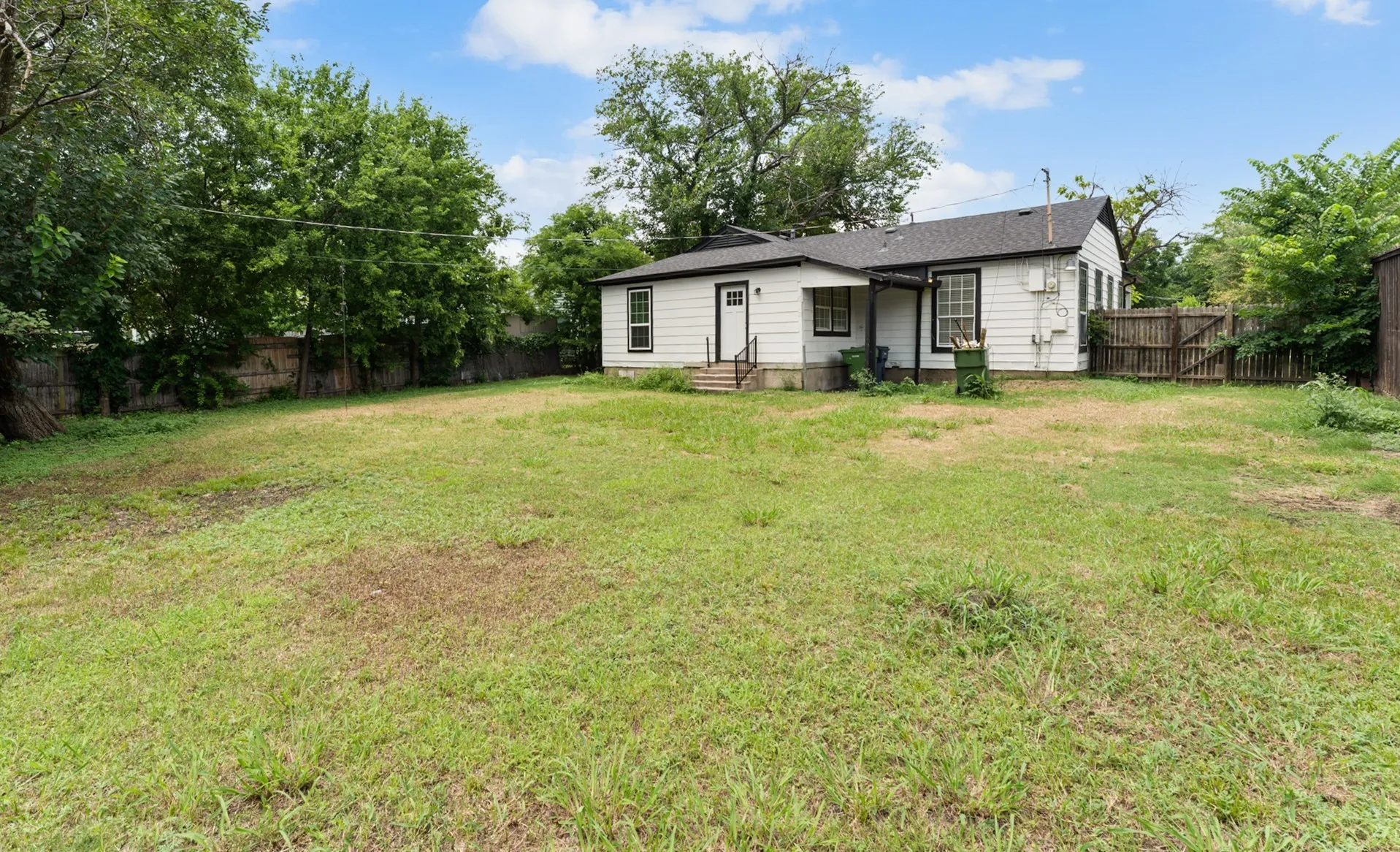 Single Family Residence For Sale in Dallas County , 512 Cedar Drive, Garland, Texas 75040, 3 Bedroom, 2 Bathroom, Garage spaces, 1,431 Sqft, built in 1950, mls#21396816, Real Estate Agent in Garland, Homes For Sale in Dallas county, Homes For Sale in Garland, Realtor in Garland Texas, Real Estate Brokerage Independent Realty Texas, Luminita Cordes Realtor