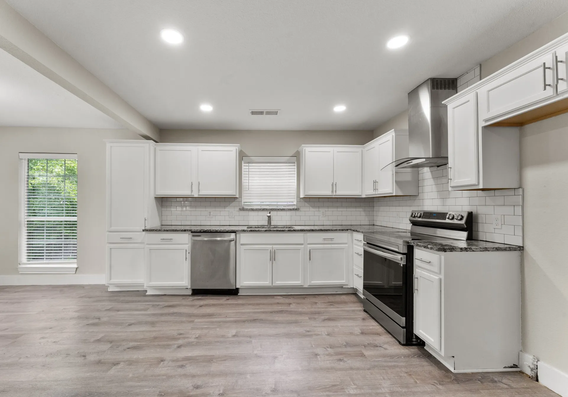 Single Family Residence For Sale in Dallas County , 512 Cedar Drive, Garland, Texas 75040, 3 Bedroom, 2 Bathroom, Garage spaces, 1,431 Sqft, built in 1950, mls#21396816, Real Estate Agent in Garland, Homes For Sale in Dallas county, Homes For Sale in Garland, Realtor in Garland Texas, Real Estate Brokerage Independent Realty Texas, Luminita Cordes Realtor