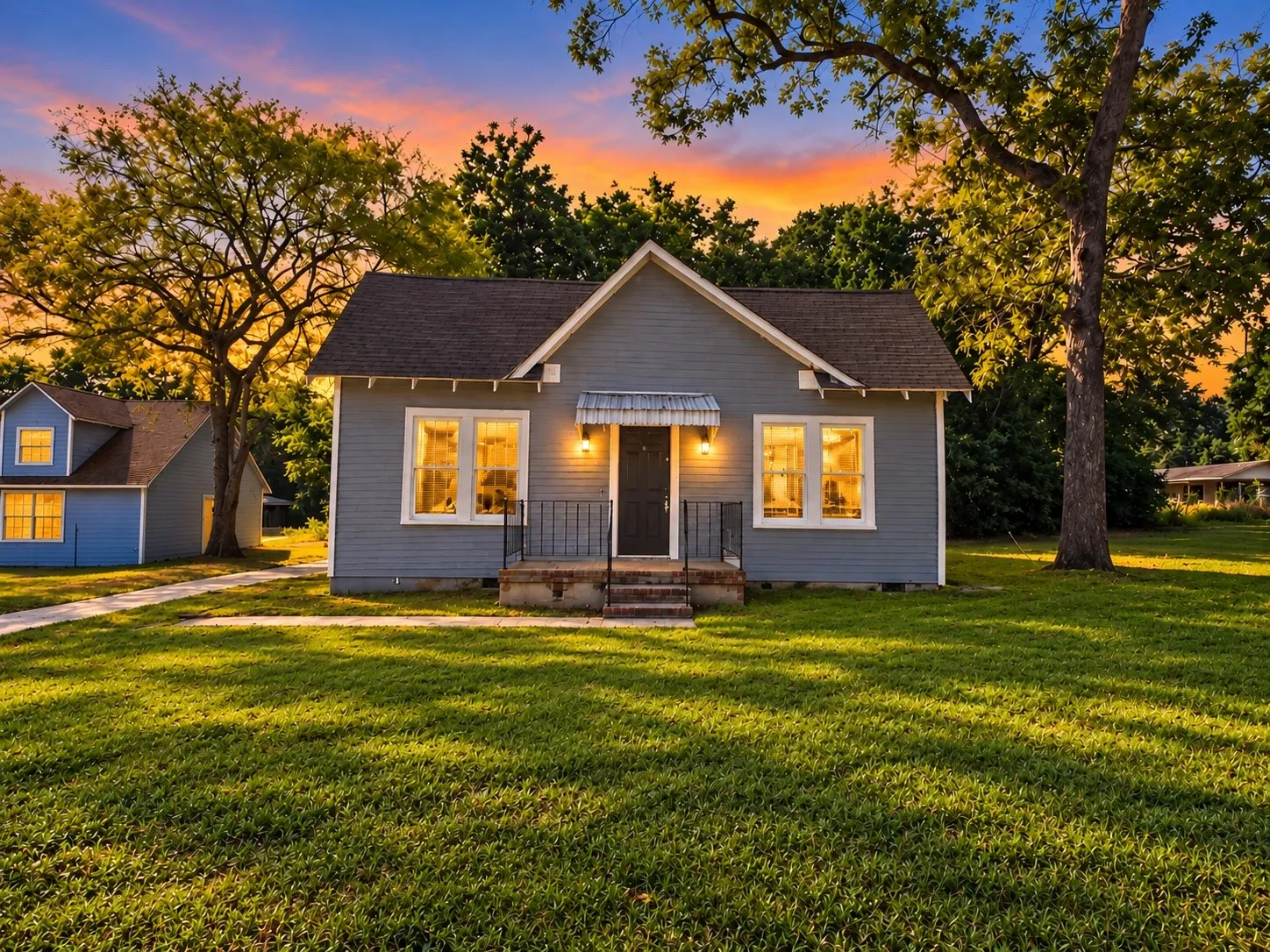 Single Family Residence For Sale in Henderson County , 101 Larue Street, Athens, Texas 75751, 2 Bedroom, 1 Bathroom, 1 Garage spaces, 1,076 Sqft, built in 1930, mls#21396007, Real Estate Agent in Athens, Homes For Sale in Henderson county, Homes For Sale in Athens, Realtor in Athens Texas, Real Estate Brokerage Independent Realty Texas, Luminita Cordes Realtor