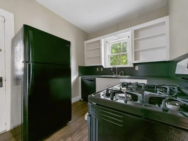 Single Family Residence For Sale in Henderson County , 101 Larue Street, Athens, Texas 75751, 2 Bedroom, 1 Bathroom, 1 Garage spaces, 1,076 Sqft, built in 1930, mls#21396007, Real Estate Agent in Athens, Homes For Sale in Henderson county, Homes For Sale in Athens, Realtor in Athens Texas, Real Estate Brokerage Independent Realty Texas, Luminita Cordes Realtor