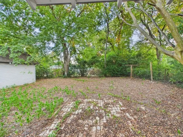 Single Family Residence For Sale in Henderson County , 101 Larue Street, Athens, Texas 75751, 2 Bedroom, 1 Bathroom, 1 Garage spaces, 1,076 Sqft, built in 1930, mls#21396007, Real Estate Agent in Athens, Homes For Sale in Henderson county, Homes For Sale in Athens, Realtor in Athens Texas, Real Estate Brokerage Independent Realty Texas, Luminita Cordes Realtor