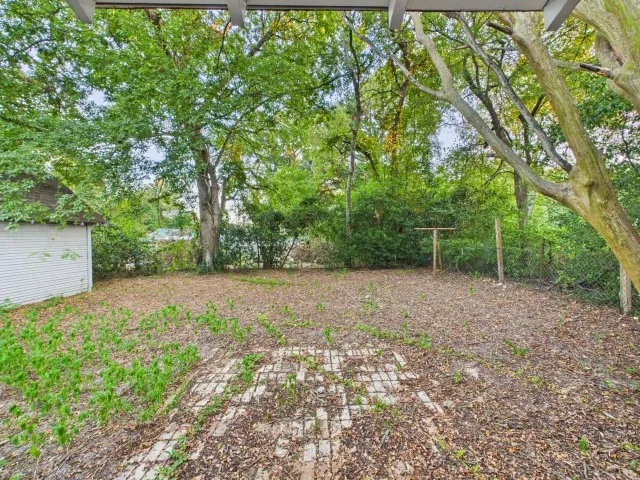 Single Family Residence For Sale in Henderson County , 101 Larue Street, Athens, Texas 75751, 2 Bedroom, 1 Bathroom, 1 Garage spaces, 1,076 Sqft, built in 1930, mls#21396007, Real Estate Agent in Athens, Homes For Sale in Henderson county, Homes For Sale in Athens, Realtor in Athens Texas, Real Estate Brokerage Independent Realty Texas, Luminita Cordes Realtor