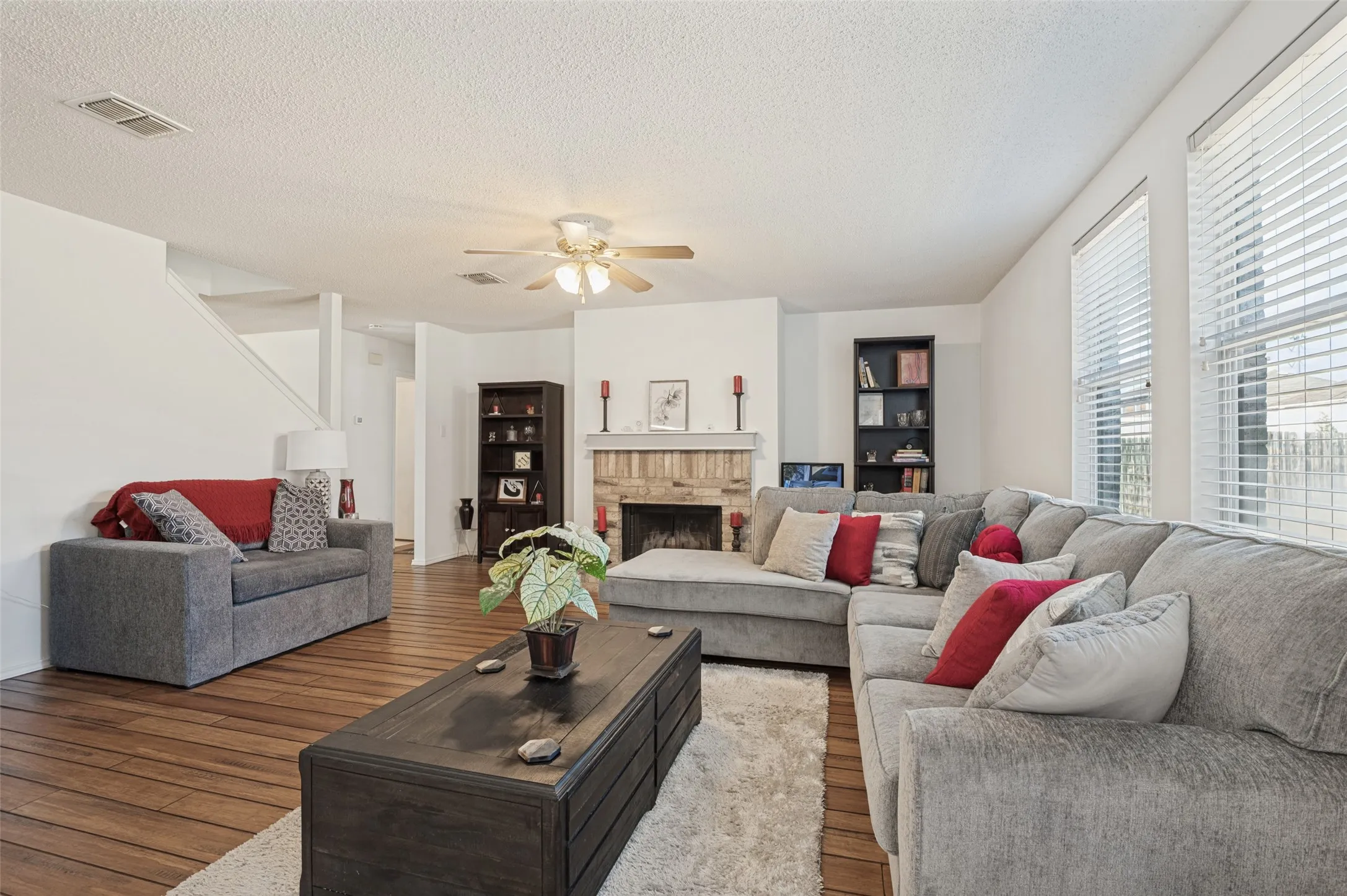 Single Family Residence For Sale in Dallas County , 2120 W Grove Lane, Grand Prairie, Texas 75052, 4 Bedroom, 3 Bathroom, 2 Garage spaces, 2,391 Sqft, built in 2004, mls#21396137, Real Estate Agent in Grand Prairie, Homes For Sale in Dallas county, Homes For Sale in Grand Prairie, Realtor in Grand Prairie Texas, Real Estate Brokerage Independent Realty Texas, Luminita Cordes Realtor