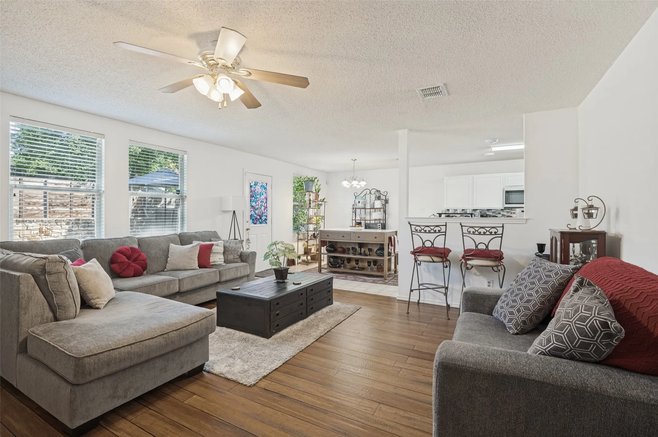 Single Family Residence For Sale in Dallas County , 2120 W Grove Lane, Grand Prairie, Texas 75052, 4 Bedroom, 3 Bathroom, 2 Garage spaces, 2,391 Sqft, built in 2004, mls#21396137, Real Estate Agent in Grand Prairie, Homes For Sale in Dallas county, Homes For Sale in Grand Prairie, Realtor in Grand Prairie Texas, Real Estate Brokerage Independent Realty Texas, Luminita Cordes Realtor