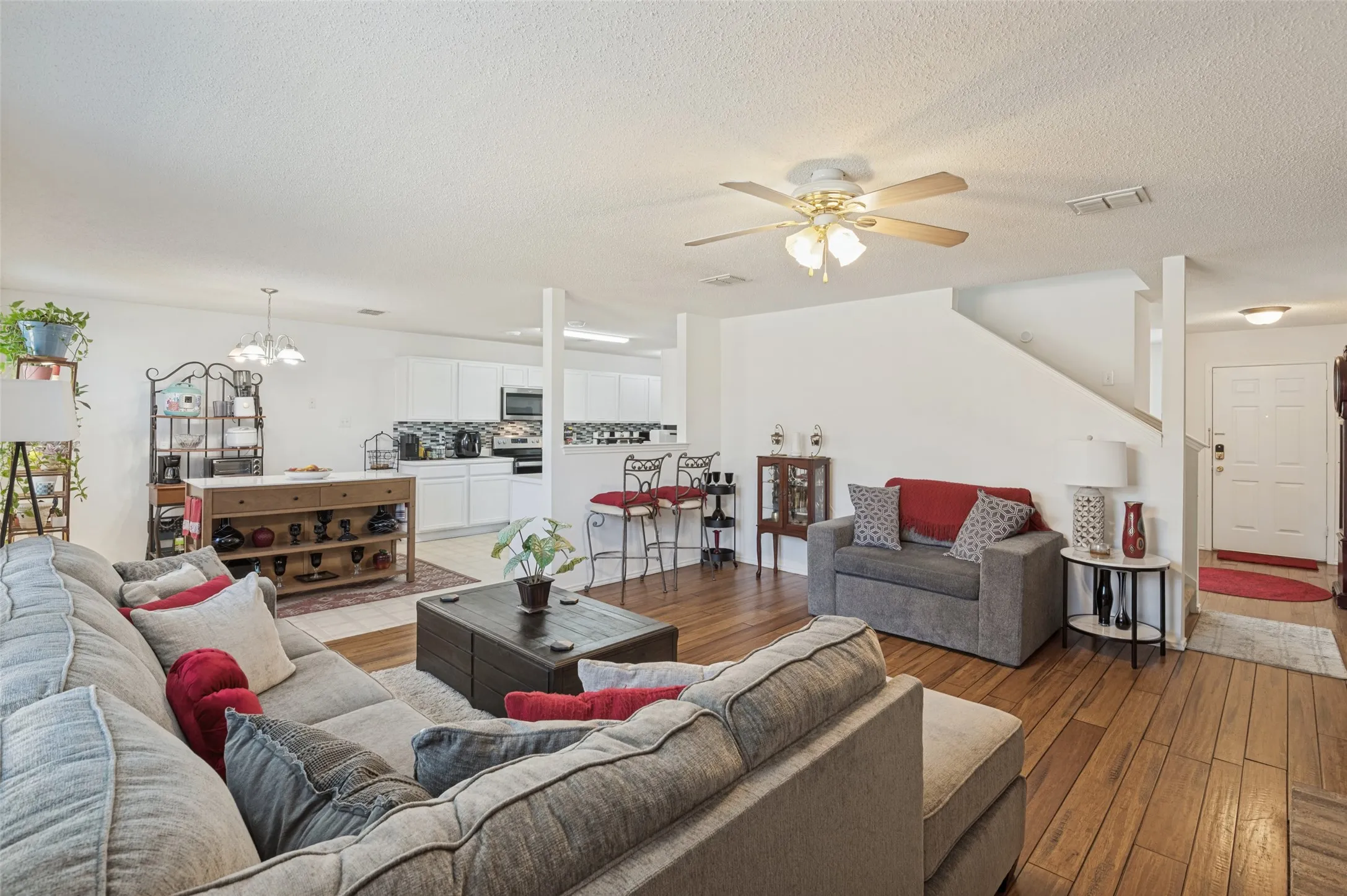 Single Family Residence For Sale in Dallas County , 2120 W Grove Lane, Grand Prairie, Texas 75052, 4 Bedroom, 3 Bathroom, 2 Garage spaces, 2,391 Sqft, built in 2004, mls#21396137, Real Estate Agent in Grand Prairie, Homes For Sale in Dallas county, Homes For Sale in Grand Prairie, Realtor in Grand Prairie Texas, Real Estate Brokerage Independent Realty Texas, Luminita Cordes Realtor