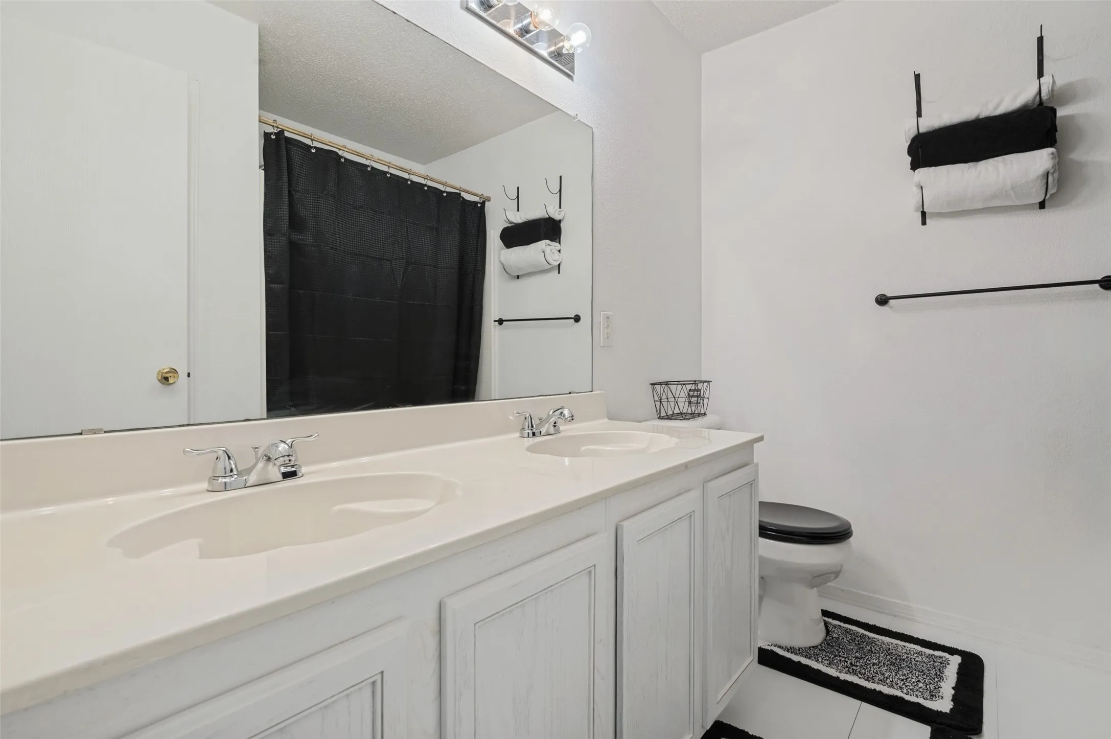 Single Family Residence For Sale in Dallas County , 2120 W Grove Lane, Grand Prairie, Texas 75052, 4 Bedroom, 3 Bathroom, 2 Garage spaces, 2,391 Sqft, built in 2004, mls#21396137, Real Estate Agent in Grand Prairie, Homes For Sale in Dallas county, Homes For Sale in Grand Prairie, Realtor in Grand Prairie Texas, Real Estate Brokerage Independent Realty Texas, Luminita Cordes Realtor