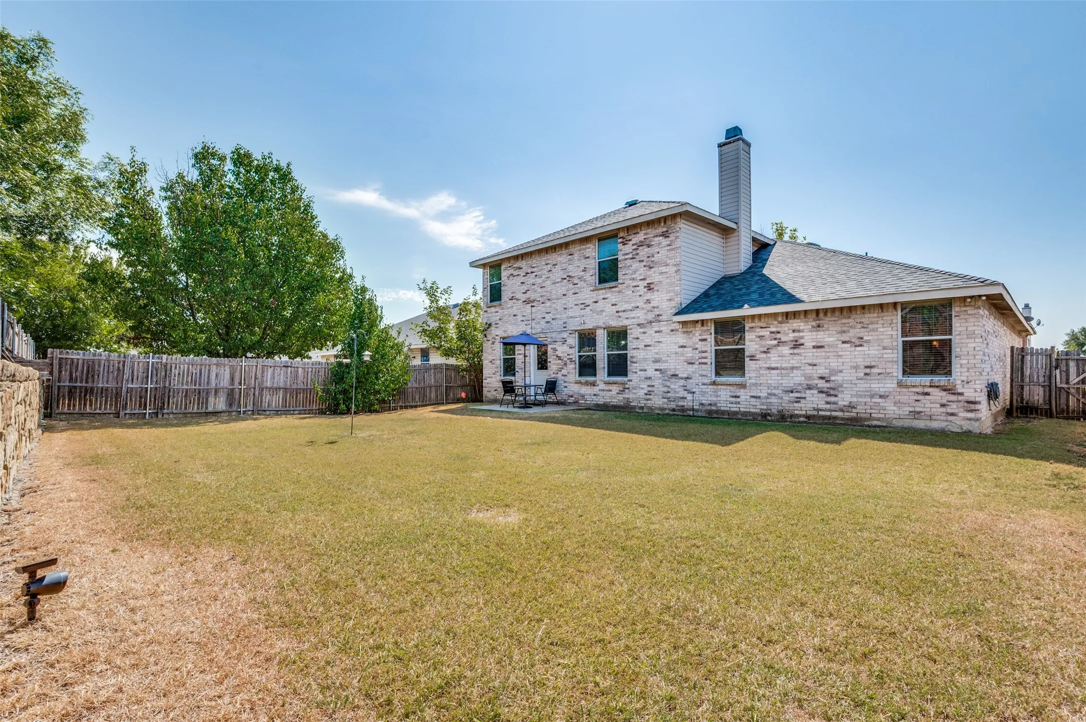 Single Family Residence For Sale in Dallas County , 2120 W Grove Lane, Grand Prairie, Texas 75052, 4 Bedroom, 3 Bathroom, 2 Garage spaces, 2,391 Sqft, built in 2004, mls#21396137, Real Estate Agent in Grand Prairie, Homes For Sale in Dallas county, Homes For Sale in Grand Prairie, Realtor in Grand Prairie Texas, Real Estate Brokerage Independent Realty Texas, Luminita Cordes Realtor