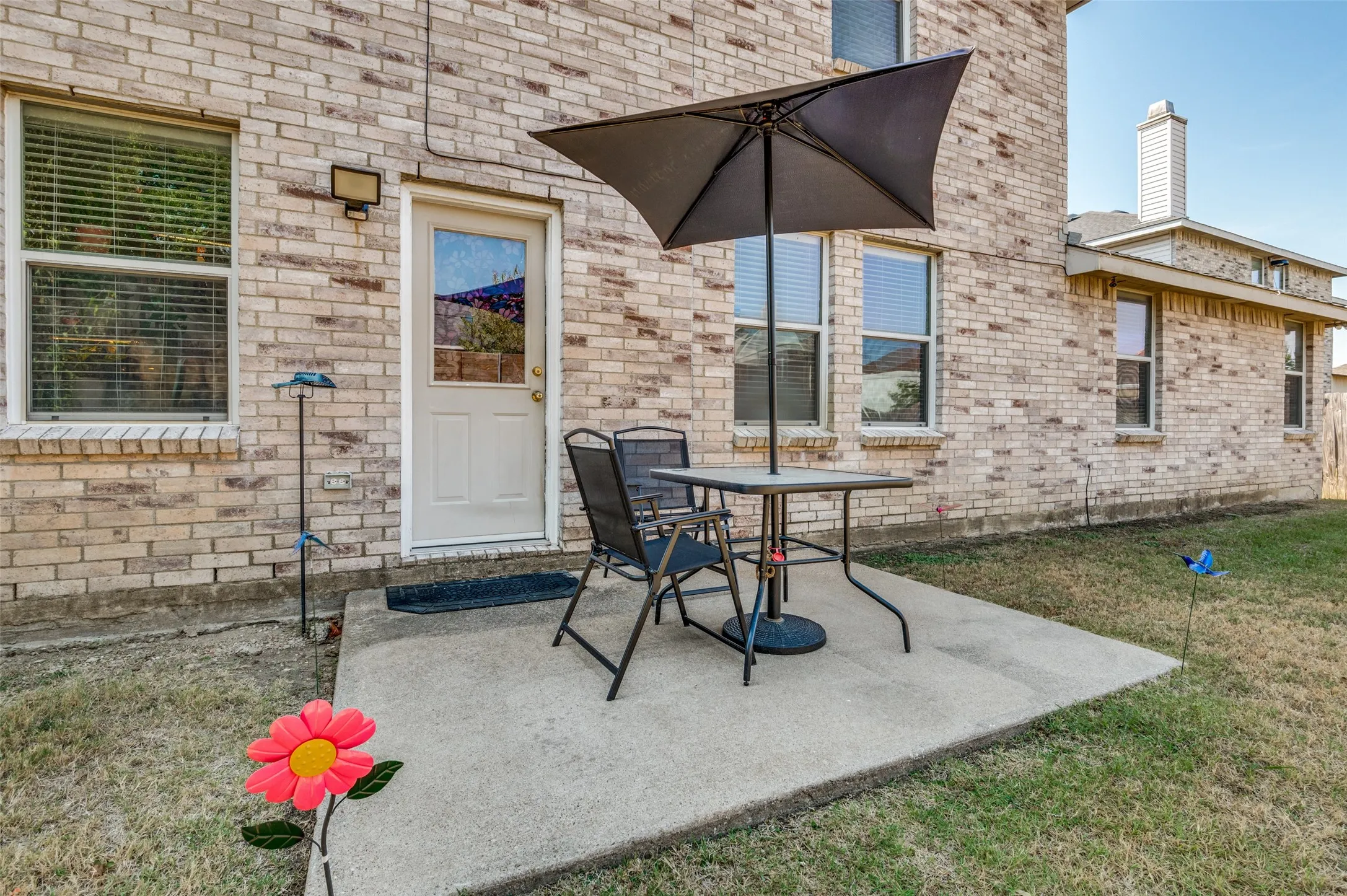Single Family Residence For Sale in Dallas County , 2120 W Grove Lane, Grand Prairie, Texas 75052, 4 Bedroom, 3 Bathroom, 2 Garage spaces, 2,391 Sqft, built in 2004, mls#21396137, Real Estate Agent in Grand Prairie, Homes For Sale in Dallas county, Homes For Sale in Grand Prairie, Realtor in Grand Prairie Texas, Real Estate Brokerage Independent Realty Texas, Luminita Cordes Realtor