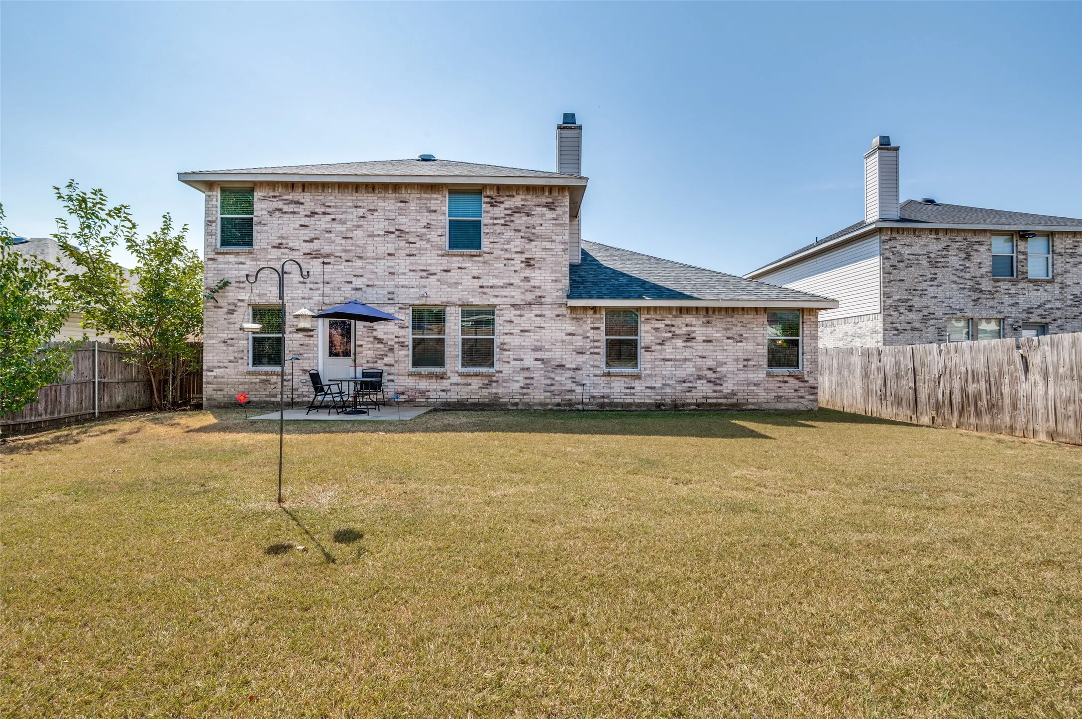 Single Family Residence For Sale in Dallas County , 2120 W Grove Lane, Grand Prairie, Texas 75052, 4 Bedroom, 3 Bathroom, 2 Garage spaces, 2,391 Sqft, built in 2004, mls#21396137, Real Estate Agent in Grand Prairie, Homes For Sale in Dallas county, Homes For Sale in Grand Prairie, Realtor in Grand Prairie Texas, Real Estate Brokerage Independent Realty Texas, Luminita Cordes Realtor