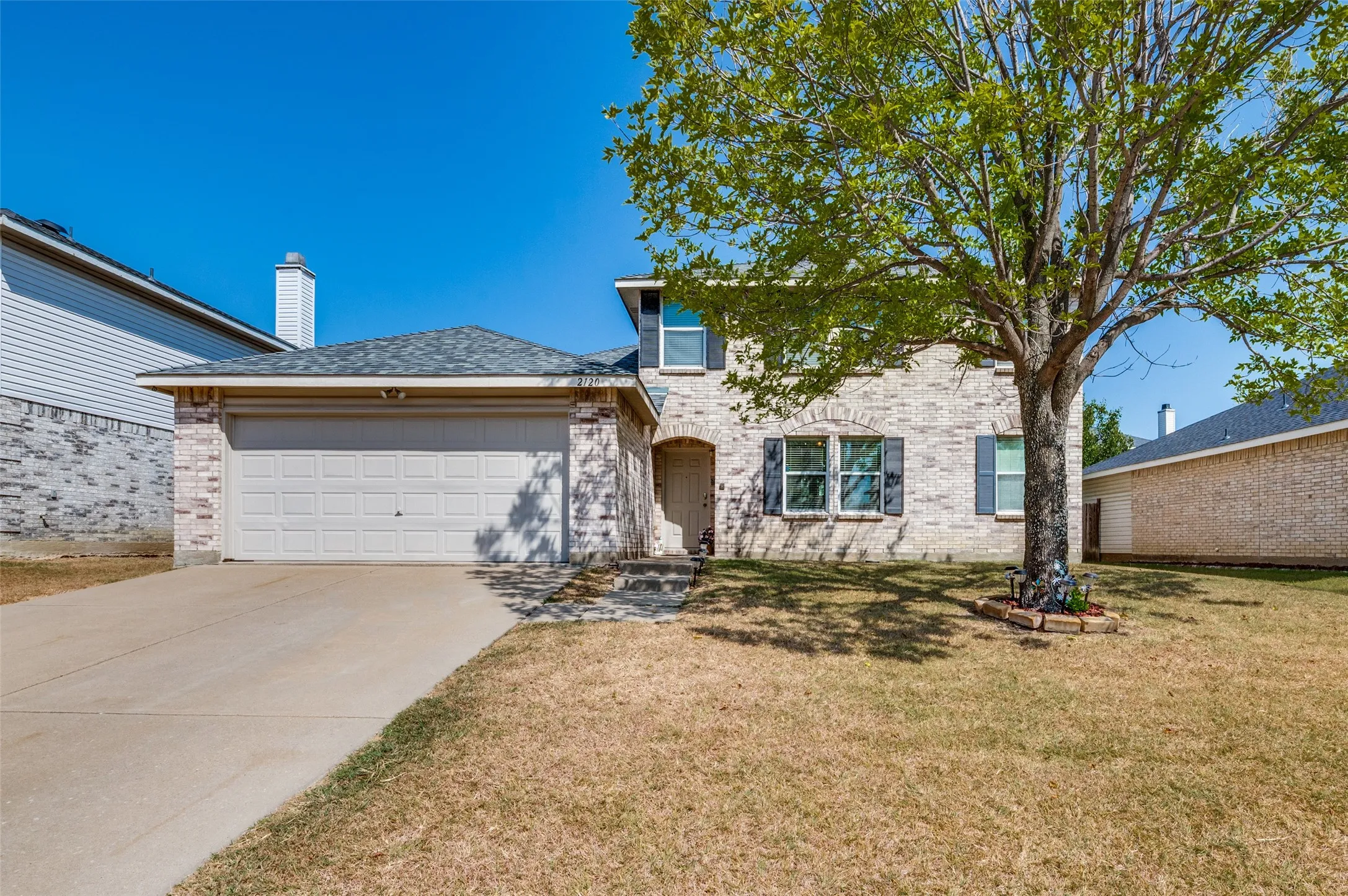 Single Family Residence For Sale in Dallas County , 2120 W Grove Lane, Grand Prairie, Texas 75052, 4 Bedroom, 3 Bathroom, 2 Garage spaces, 2,391 Sqft, built in 2004, mls#21396137, Real Estate Agent in Grand Prairie, Homes For Sale in Dallas county, Homes For Sale in Grand Prairie, Realtor in Grand Prairie Texas, Real Estate Brokerage Independent Realty Texas, Luminita Cordes Realtor