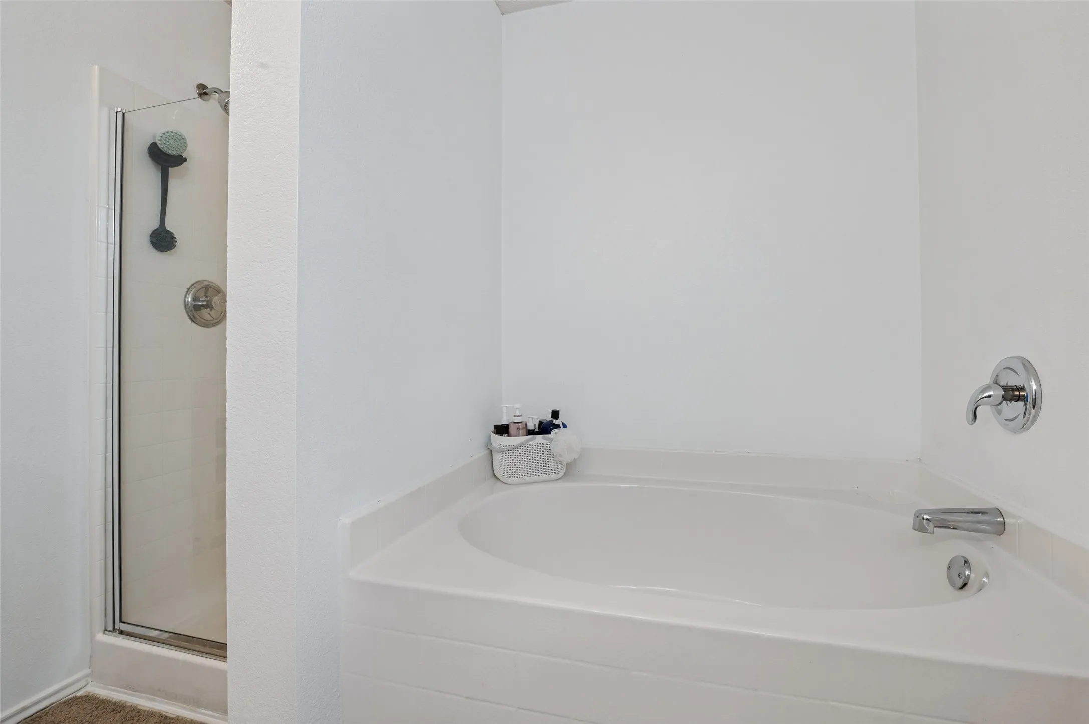 Single Family Residence For Sale in Dallas County , 2120 W Grove Lane, Grand Prairie, Texas 75052, 4 Bedroom, 3 Bathroom, 2 Garage spaces, 2,391 Sqft, built in 2004, mls#21396137, Real Estate Agent in Grand Prairie, Homes For Sale in Dallas county, Homes For Sale in Grand Prairie, Realtor in Grand Prairie Texas, Real Estate Brokerage Independent Realty Texas, Luminita Cordes Realtor