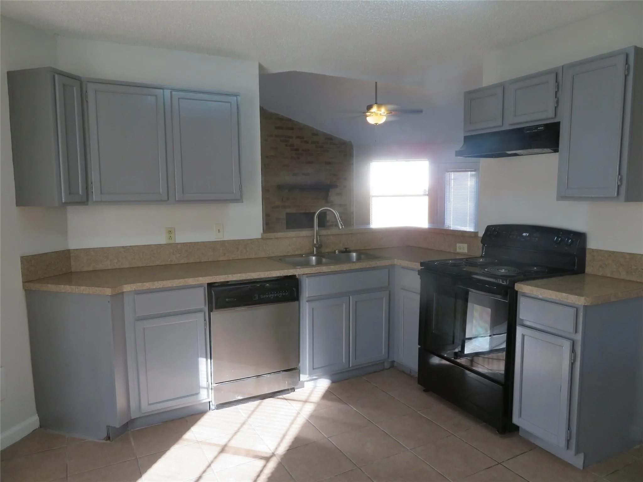 Single Family Residence For Rent in Dallas County , 1031 Cresthaven Drive, Lancaster, Texas 75134, 3 Bedroom, 2 Bathroom, 2 Garage spaces, 1,428 Sqft, built in 1982, mls#21396826, Real Estate Agent in Lancaster, Homes For Rent in Dallas county, Homes For Rent in Lancaster, Realtor in Lancaster Texas, Real Estate Brokerage Independent Realty Texas, Luminita Cordes Realtor