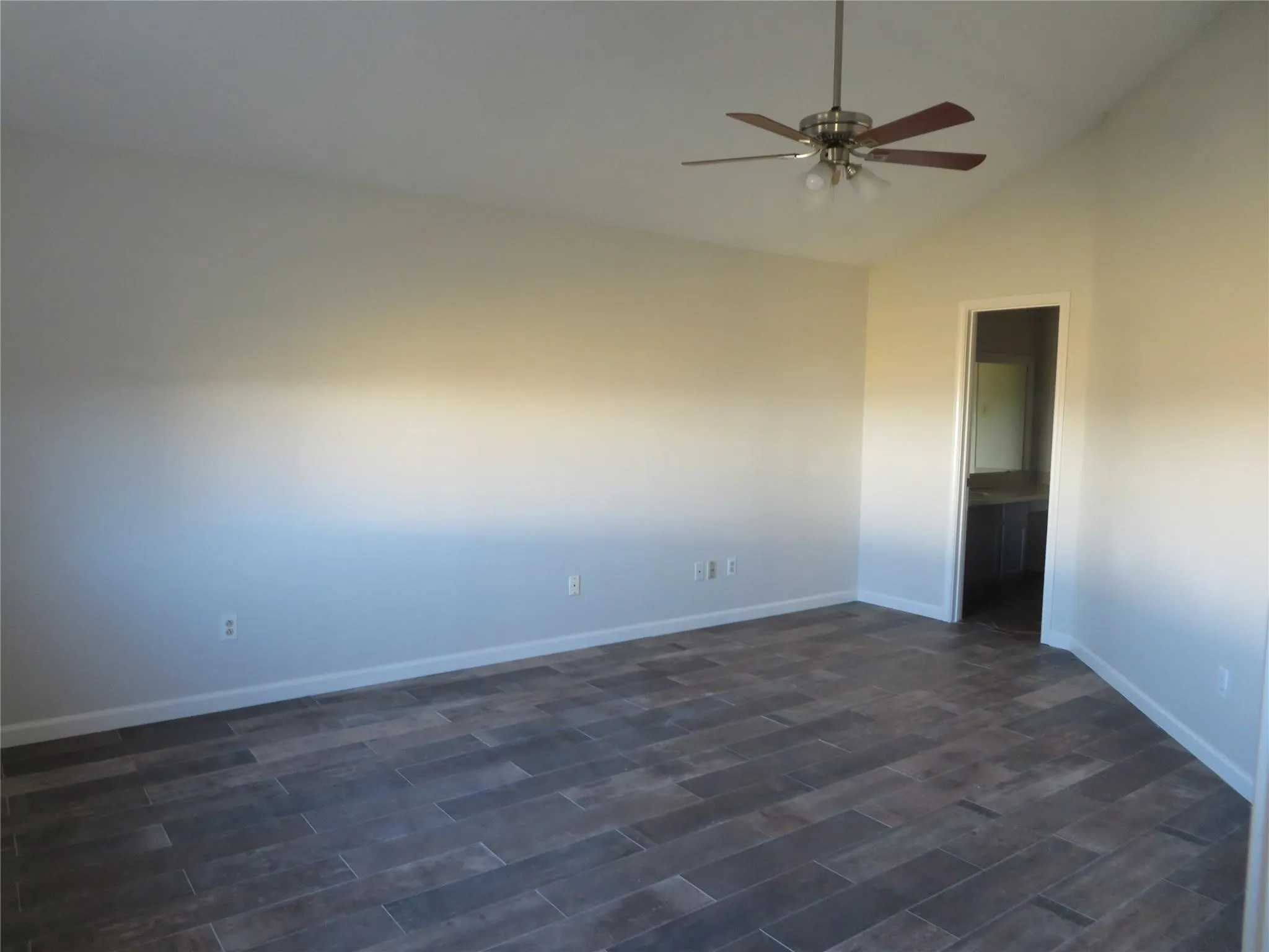 Single Family Residence For Rent in Dallas County , 1031 Cresthaven Drive, Lancaster, Texas 75134, 3 Bedroom, 2 Bathroom, 2 Garage spaces, 1,428 Sqft, built in 1982, mls#21396826, Real Estate Agent in Lancaster, Homes For Rent in Dallas county, Homes For Rent in Lancaster, Realtor in Lancaster Texas, Real Estate Brokerage Independent Realty Texas, Luminita Cordes Realtor