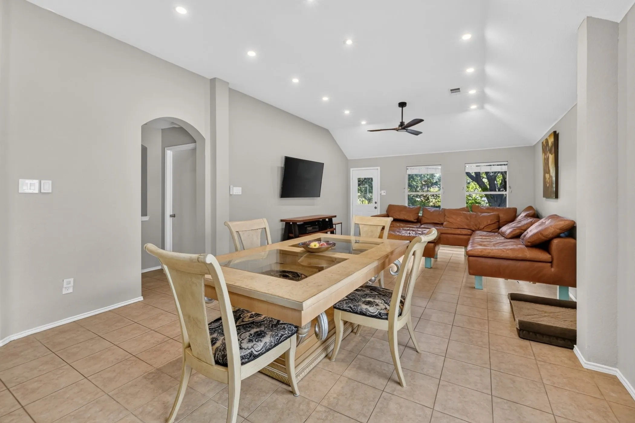 Single Family Residence For Sale in Denton County , 929 Warbler, Aubrey, Texas 76227, 3 Bedroom, 2 Bathroom, 2 Garage spaces, 1,733 Sqft, built in 2003, mls#21396475, Real Estate Agent in Aubrey, Homes For Sale in Denton county, Homes For Sale in Aubrey, Realtor in Aubrey Texas, Real Estate Brokerage Independent Realty Texas, Luminita Cordes Realtor