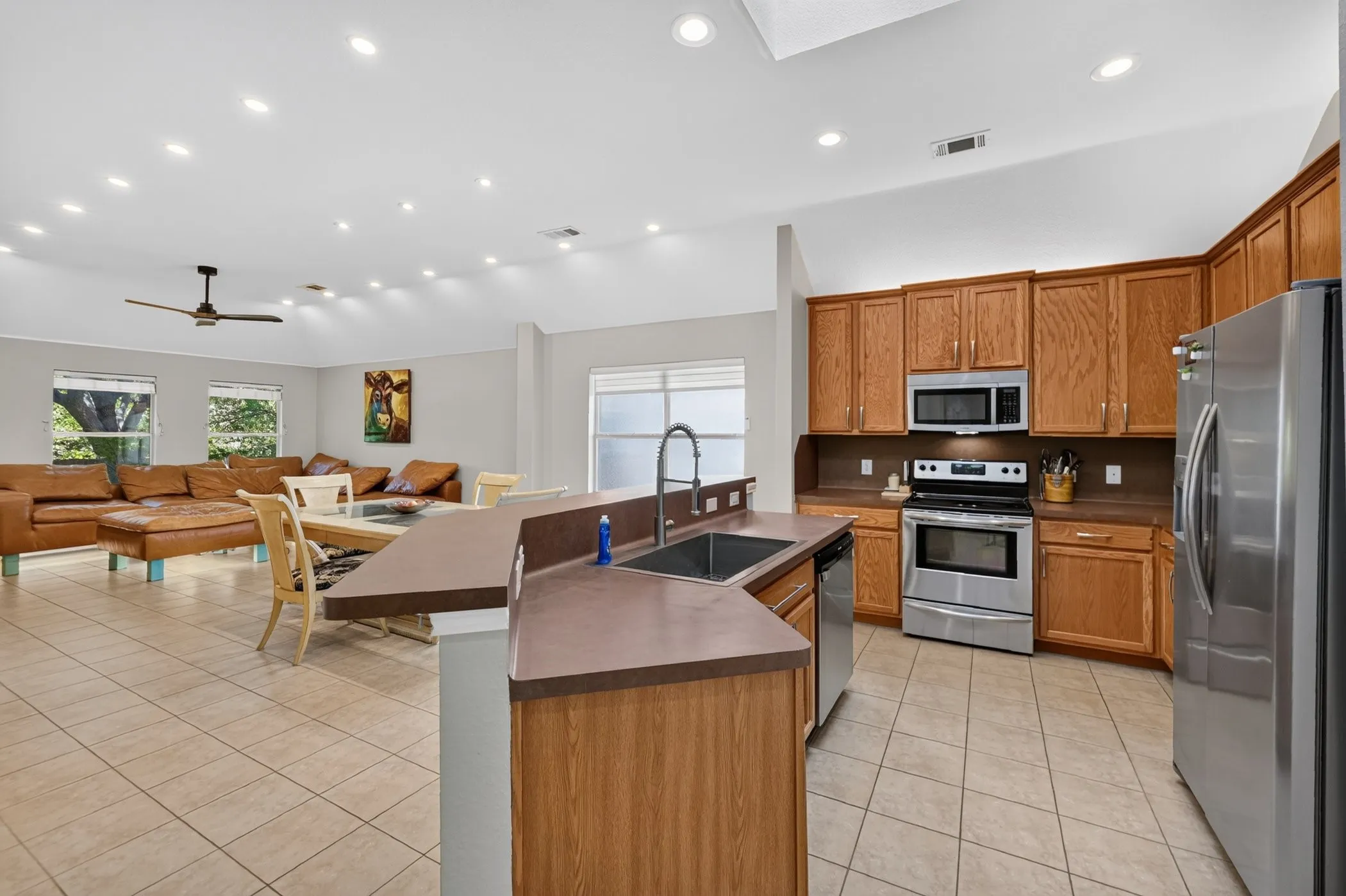 Single Family Residence For Sale in Denton County , 929 Warbler, Aubrey, Texas 76227, 3 Bedroom, 2 Bathroom, 2 Garage spaces, 1,733 Sqft, built in 2003, mls#21396475, Real Estate Agent in Aubrey, Homes For Sale in Denton county, Homes For Sale in Aubrey, Realtor in Aubrey Texas, Real Estate Brokerage Independent Realty Texas, Luminita Cordes Realtor
