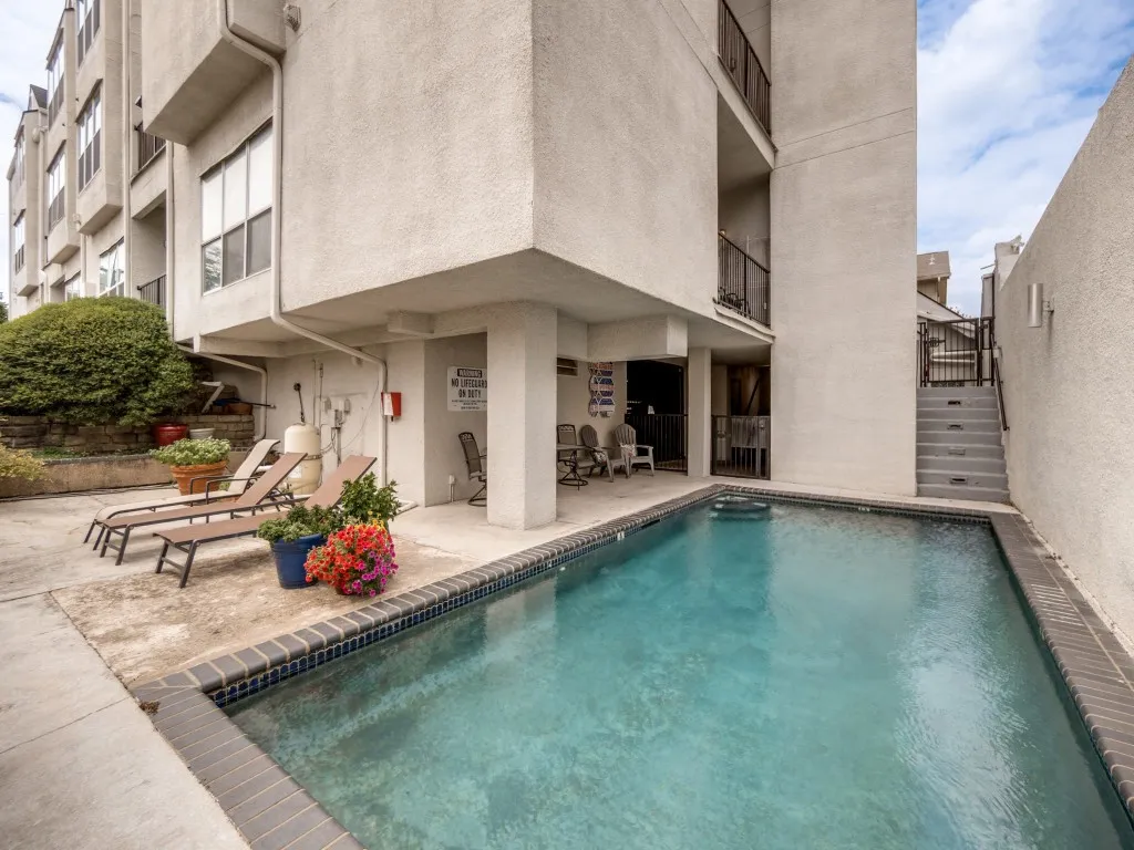 Condominium For Sale in Dallas County , 4221 Cole Avenue 102, Dallas, Texas 75205, 1 Bedroom, 1 Bathroom, 1 Garage spaces, 623 Sqft, built in 1983, mls#21396827, Real Estate Agent in Dallas, Homes For Sale in Dallas county, Homes For Sale in Dallas, Realtor in Dallas Texas, Real Estate Brokerage Independent Realty Texas, Luminita Cordes Realtor