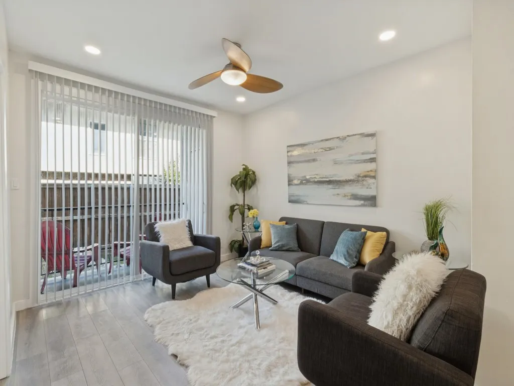 Condominium For Sale in Dallas County , 4221 Cole Avenue 102, Dallas, Texas 75205, 1 Bedroom, 1 Bathroom, 1 Garage spaces, 623 Sqft, built in 1983, mls#21396827, Real Estate Agent in Dallas, Homes For Sale in Dallas county, Homes For Sale in Dallas, Realtor in Dallas Texas, Real Estate Brokerage Independent Realty Texas, Luminita Cordes Realtor