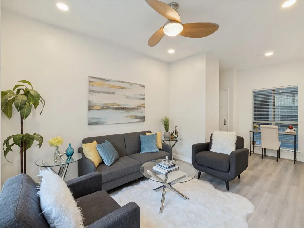 Condominium For Sale in Dallas County , 4221 Cole Avenue 102, Dallas, Texas 75205, 1 Bedroom, 1 Bathroom, 1 Garage spaces, 623 Sqft, built in 1983, mls#21396827, Real Estate Agent in Dallas, Homes For Sale in Dallas county, Homes For Sale in Dallas, Realtor in Dallas Texas, Real Estate Brokerage Independent Realty Texas, Luminita Cordes Realtor